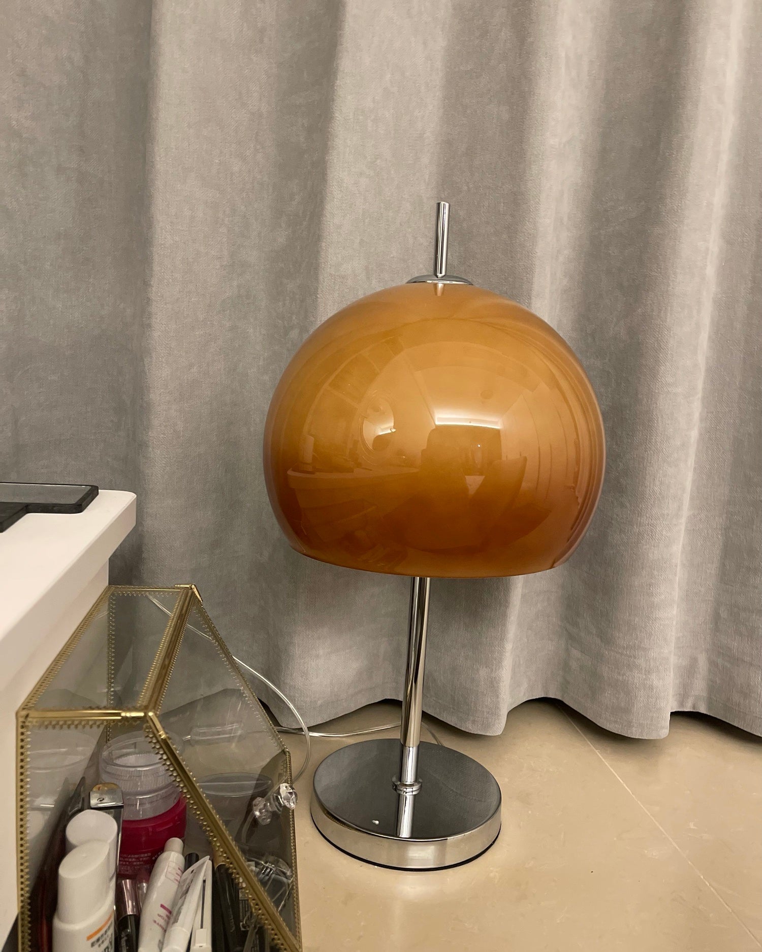 WINTHROP MUSHROOM-SHAPED AMBER LAMP