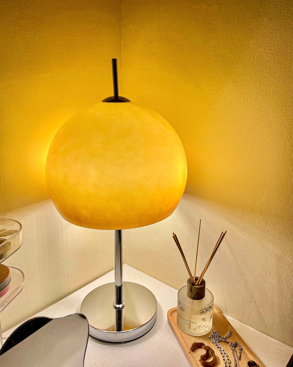 WINTHROP MUSHROOM-SHAPED AMBER LAMP