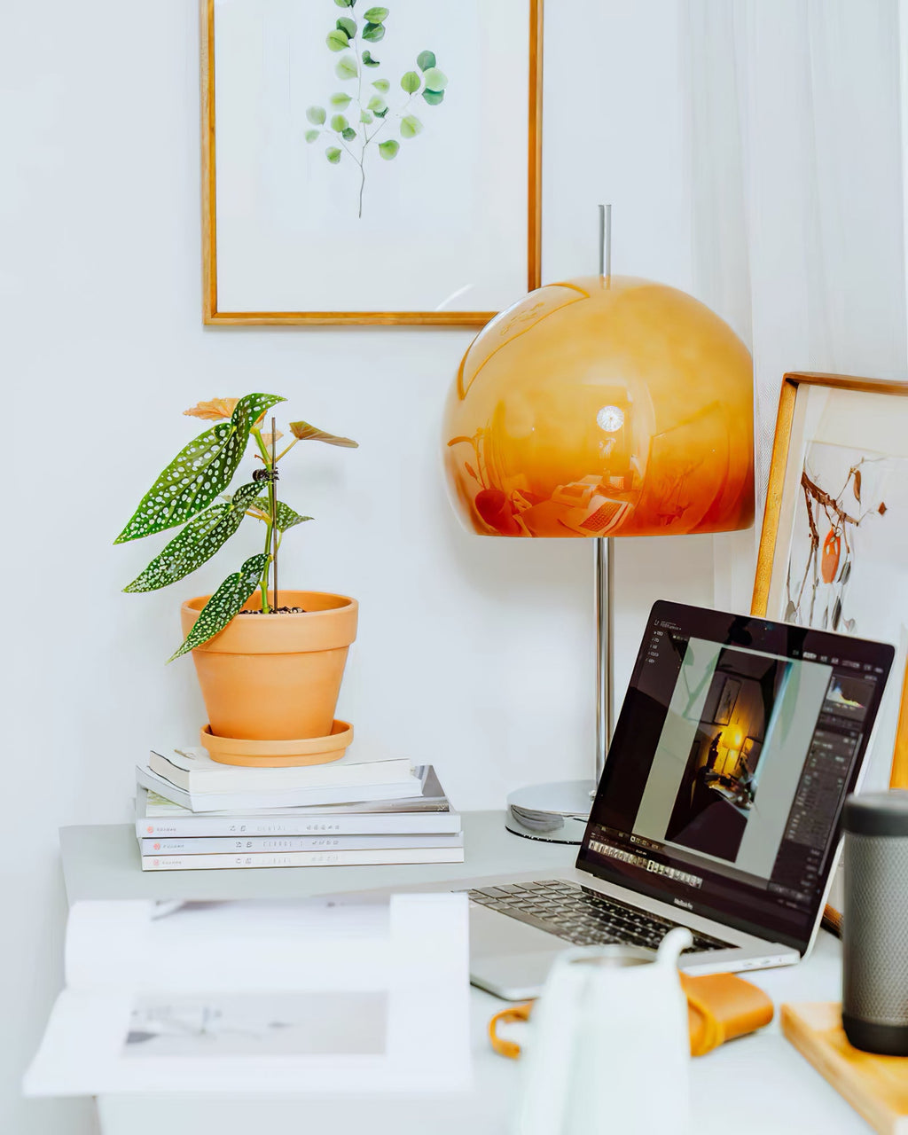 WINTHROP MUSHROOM-SHAPED AMBER LAMP