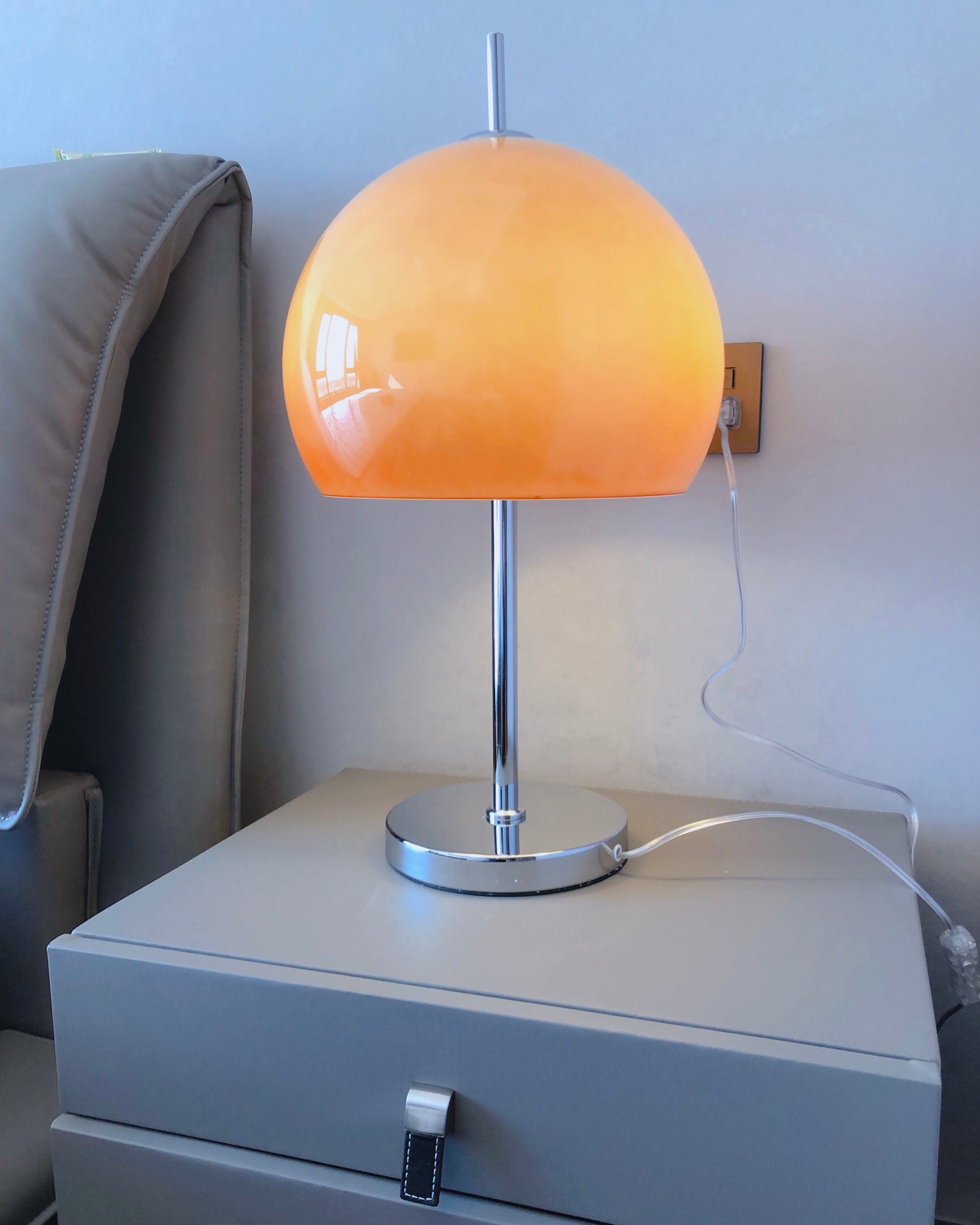 WINTHROP MUSHROOM-SHAPED AMBER LAMP