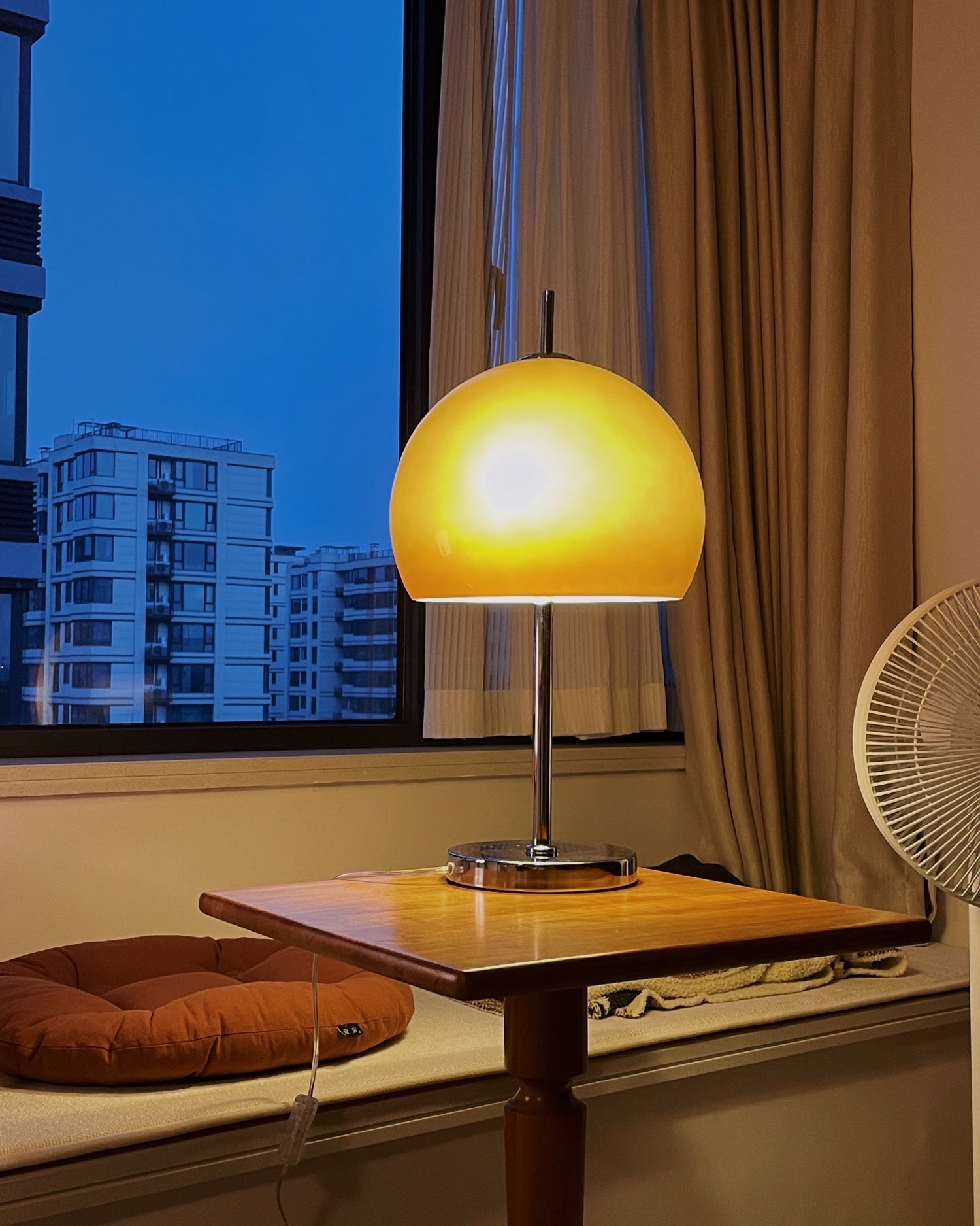 WINTHROP MUSHROOM-SHAPED AMBER LAMP