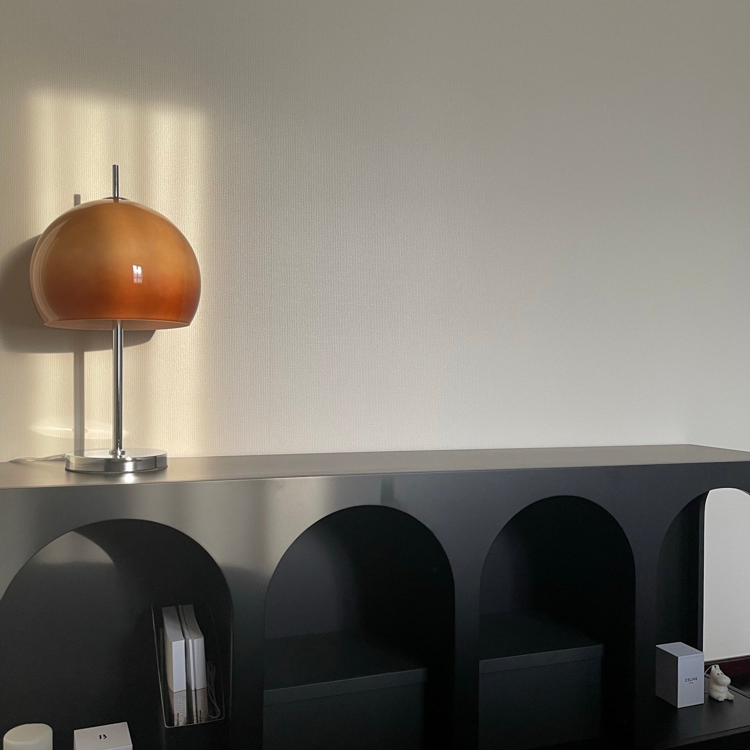 WINTHROP MUSHROOM-SHAPED AMBER LAMP