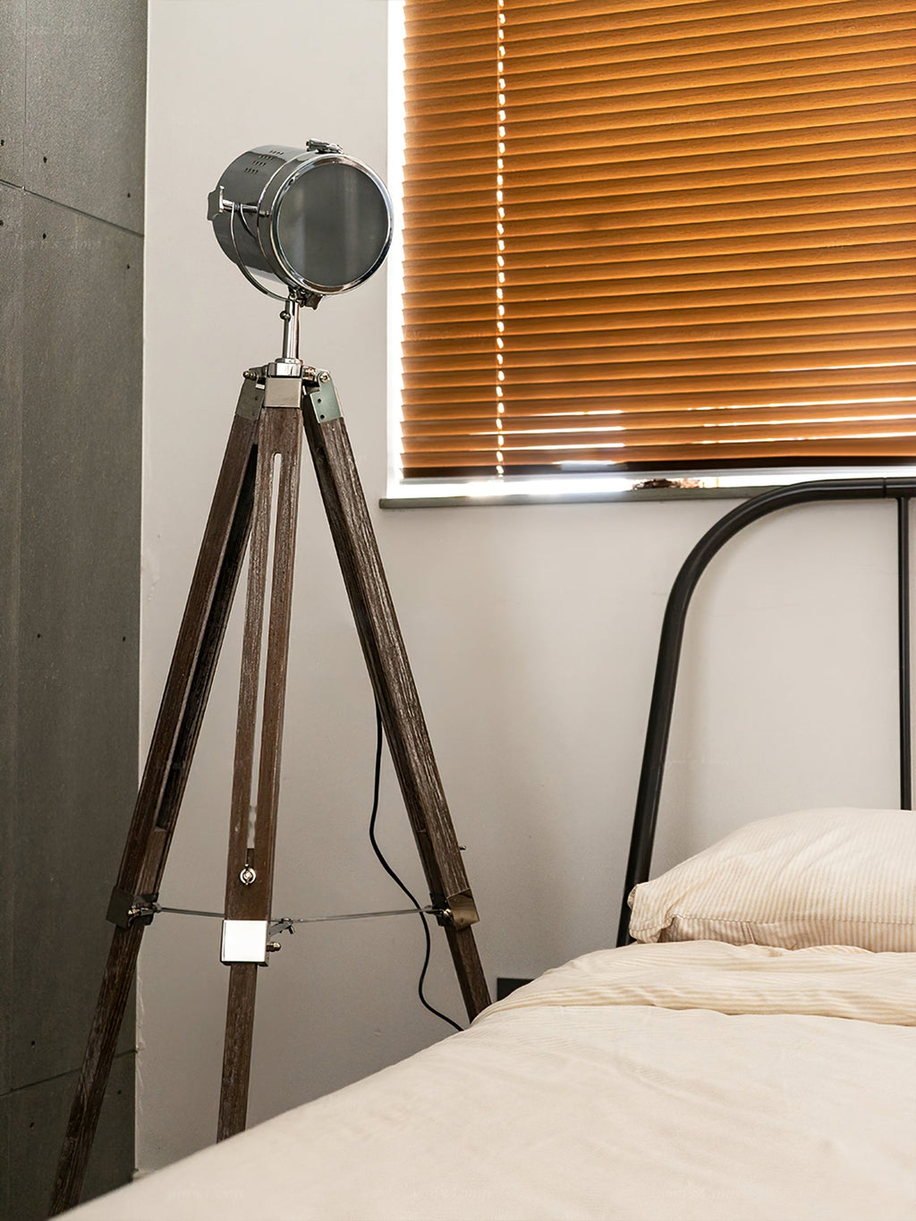 PORTSMOUTH MARITIME TRIPOD FLOOR LAMP