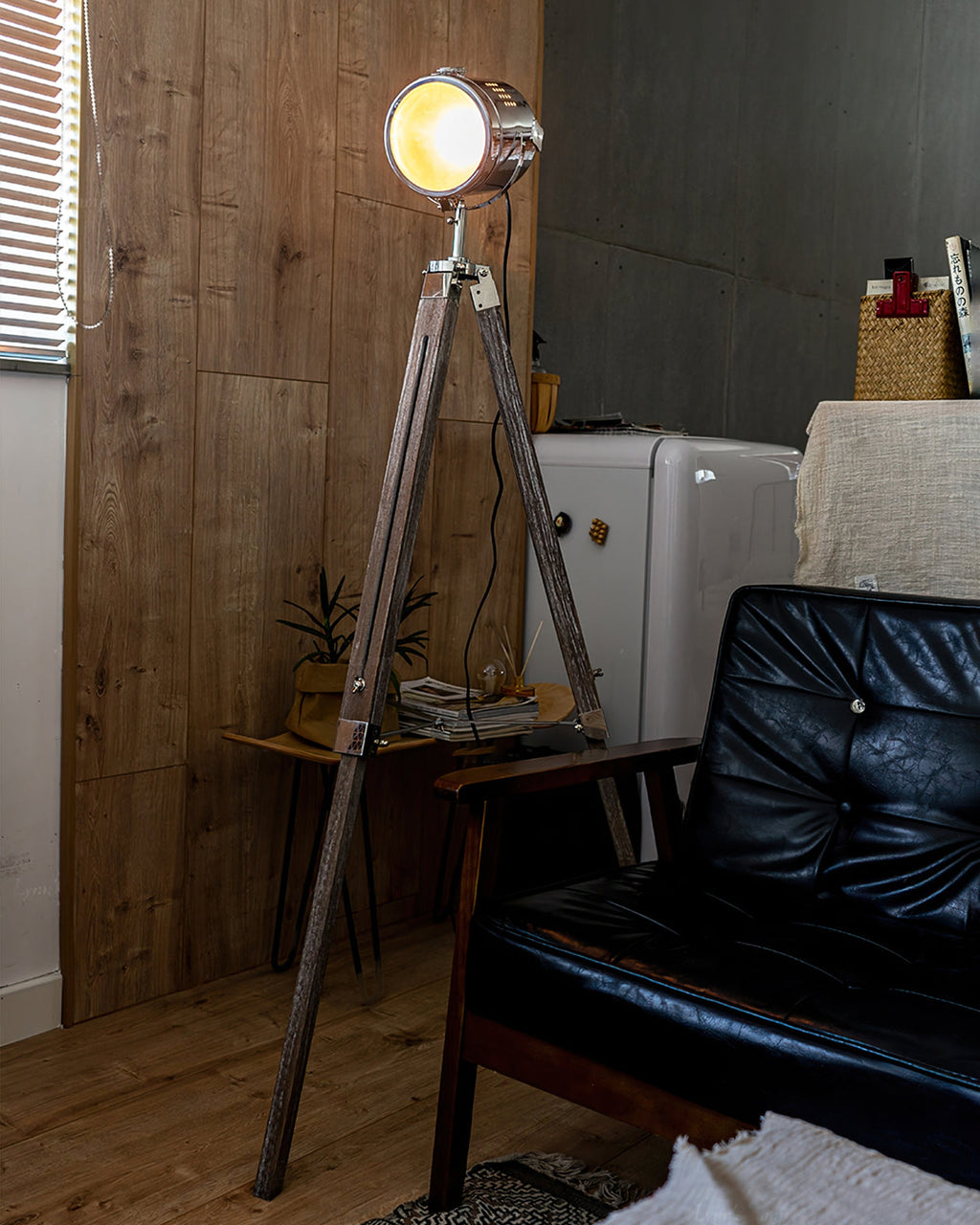 PORTSMOUTH MARITIME TRIPOD FLOOR LAMP