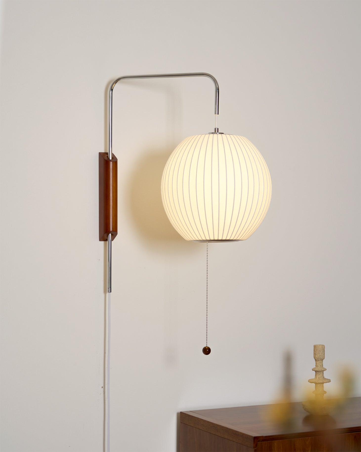 THISTLEWOOD GLOWING WALL SCONCE