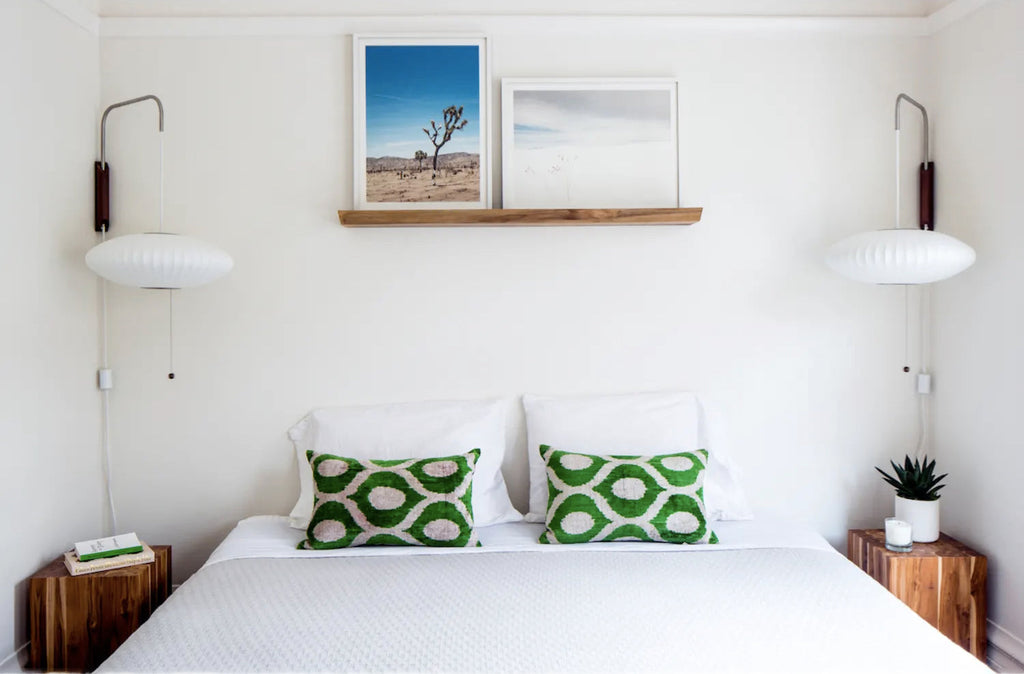 THISTLEWOOD GLOWING WALL SCONCE