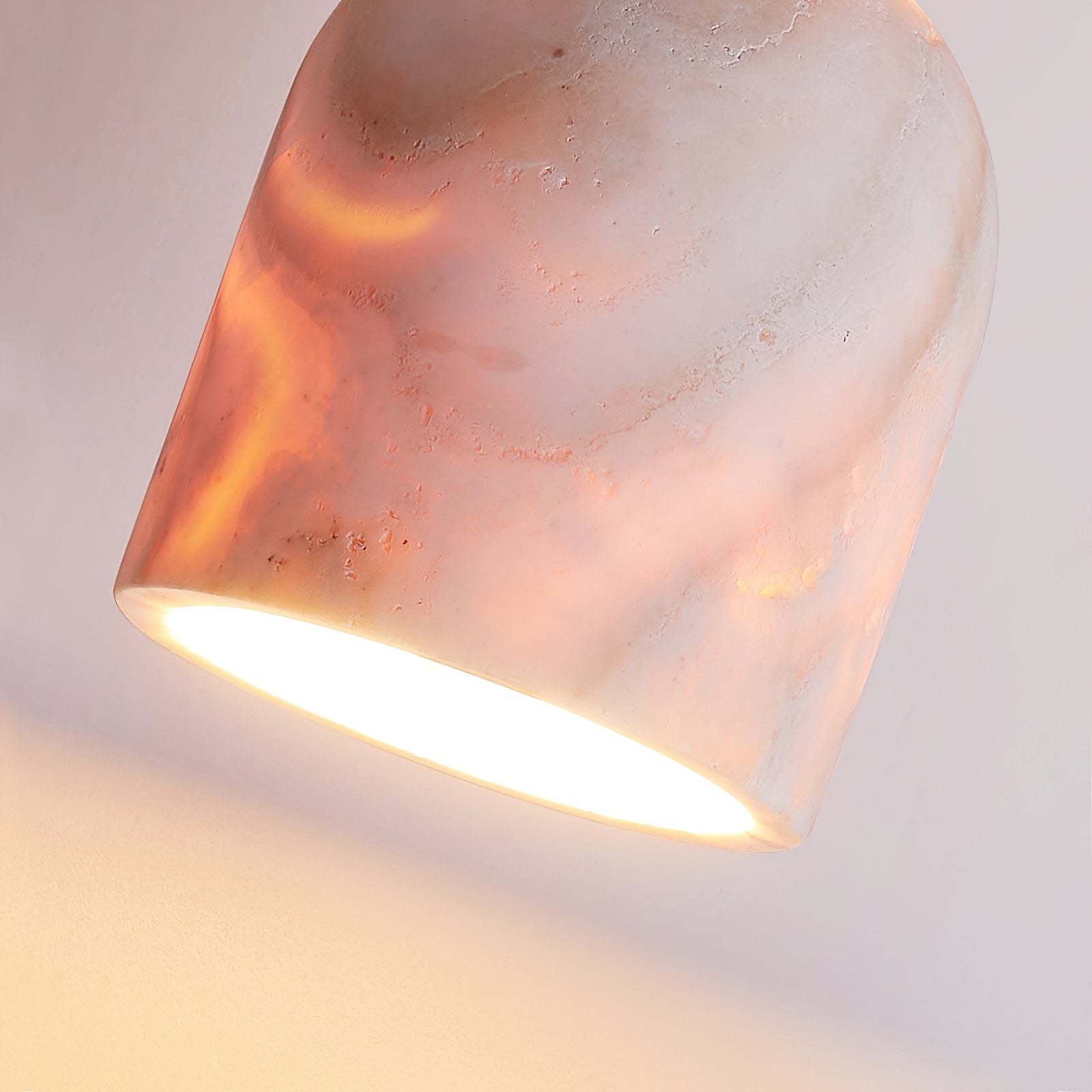 VANDERBILT TRAVERTINE LUMINAIRE