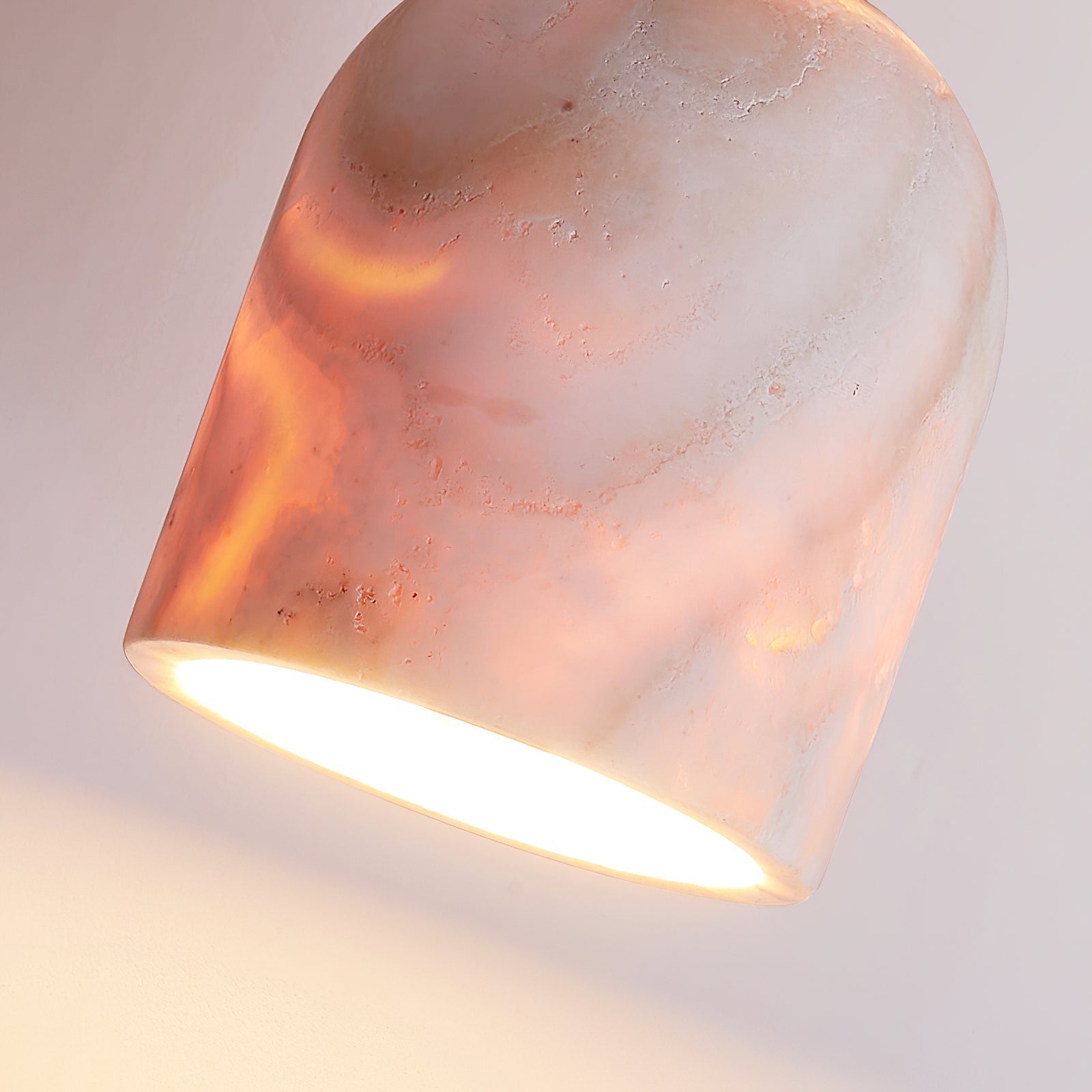 VANDERBILT TRAVERTINE LUMINAIRE