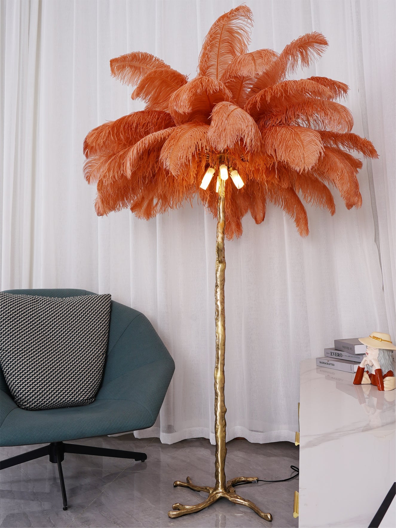 WINDSOR PLUME BRASS LAMP
