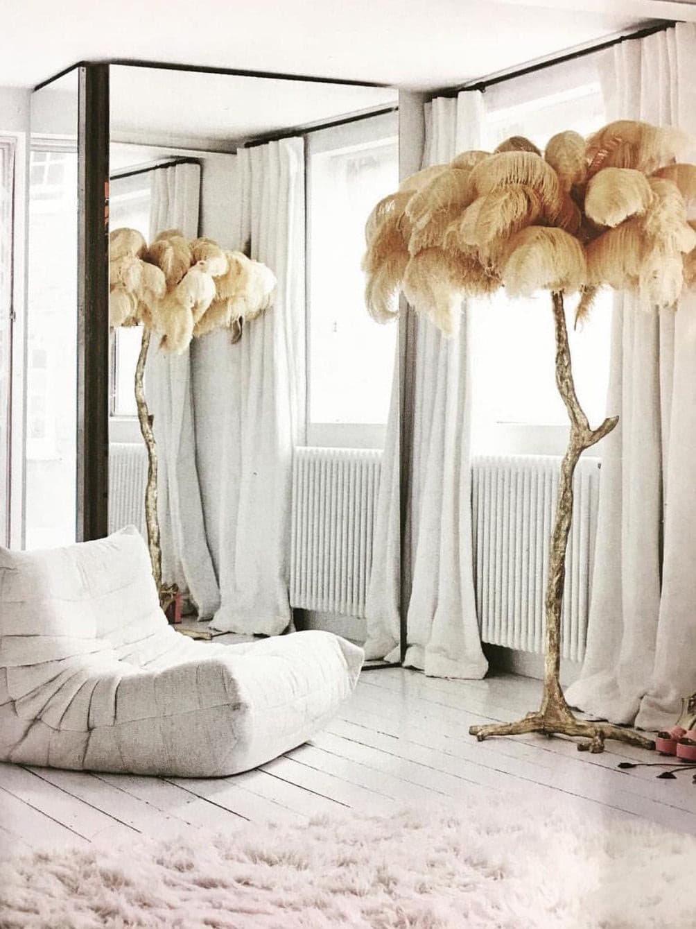 WINDSOR PLUME BRASS LAMP