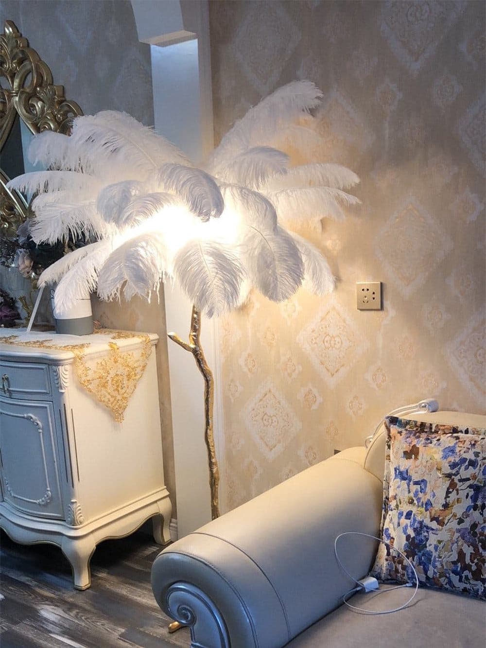 WINDSOR PLUME BRASS LAMP