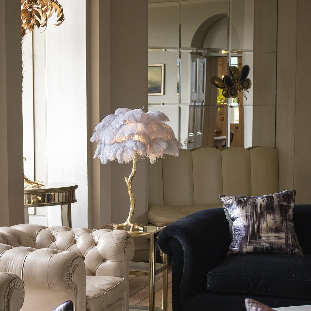 VIVIENNE PLUME ILLUMINATED STAND