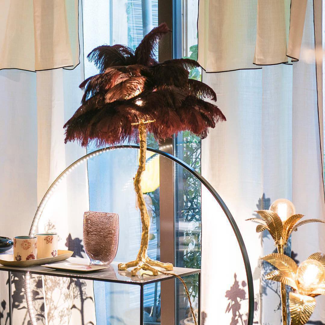 VIVIENNE PLUME ILLUMINATED STAND