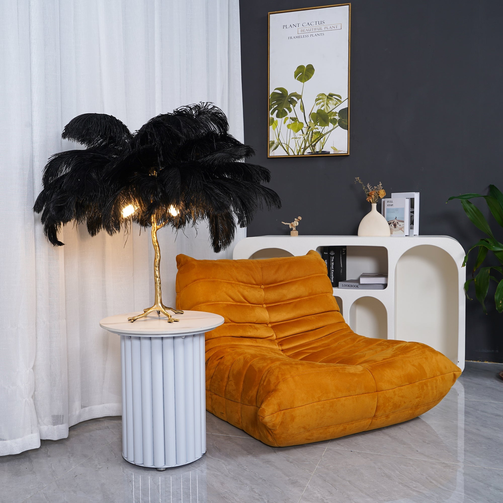 VIVIENNE PLUME ILLUMINATED STAND