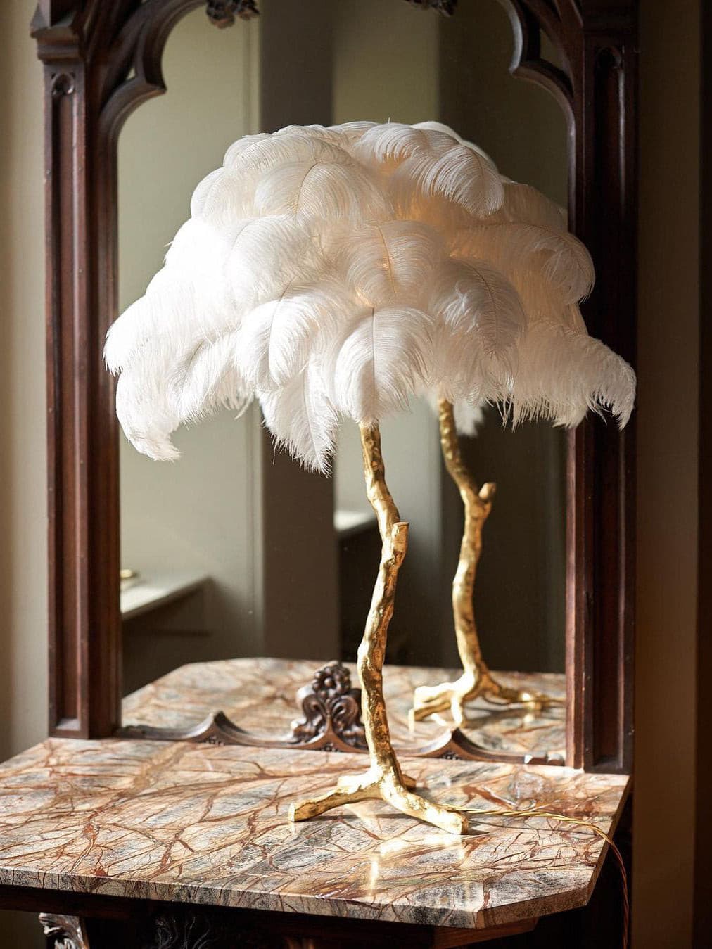 VIVIENNE PLUME ILLUMINATED STAND