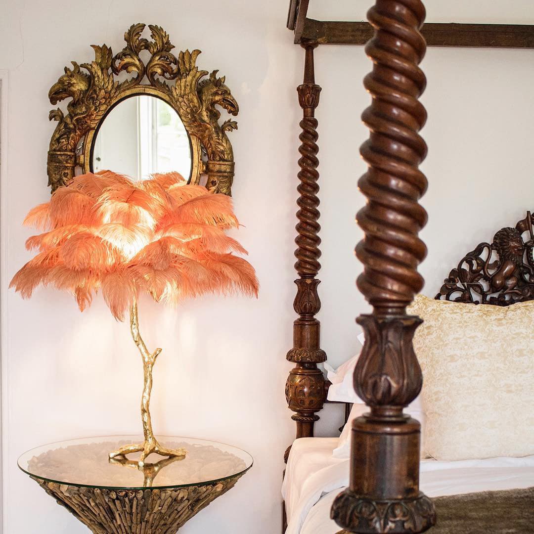 VIVIENNE PLUME ILLUMINATED STAND
