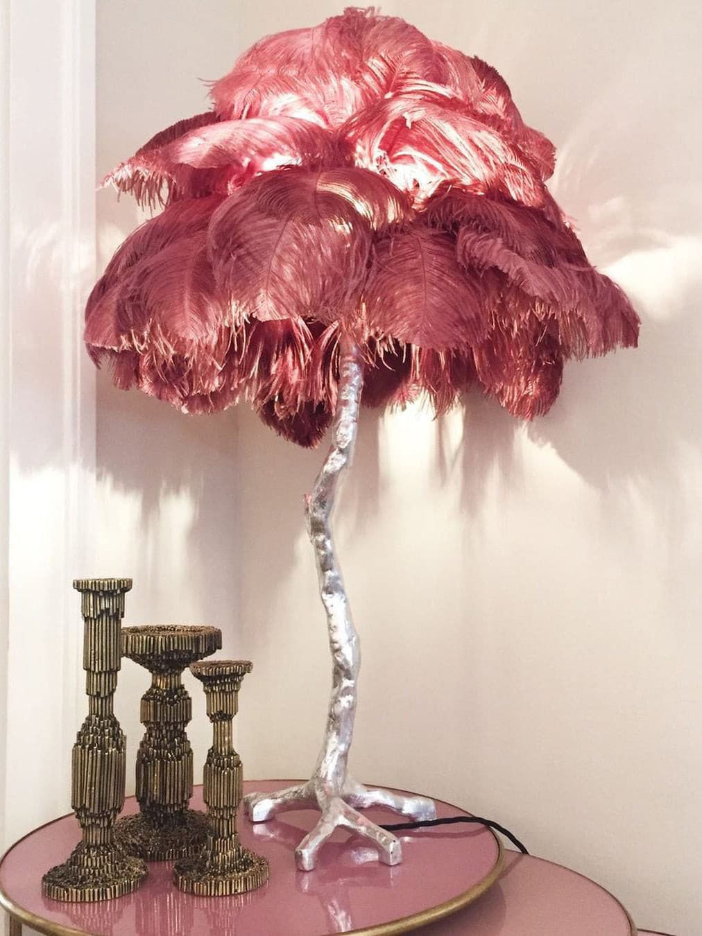 VIVIENNE PLUME ILLUMINATED STAND