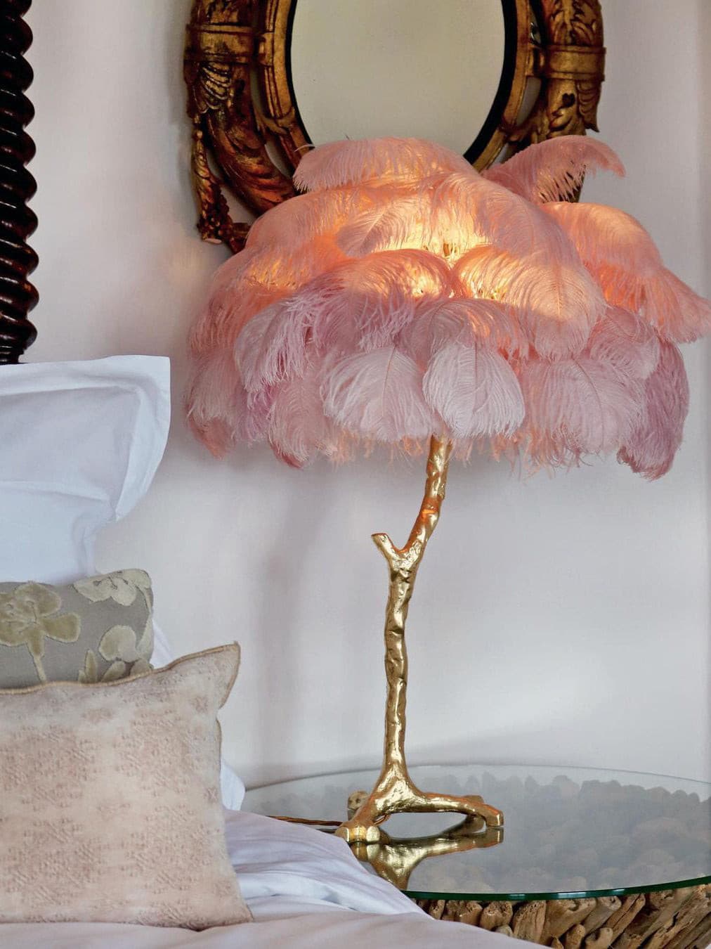 VIVIENNE PLUME ILLUMINATED STAND