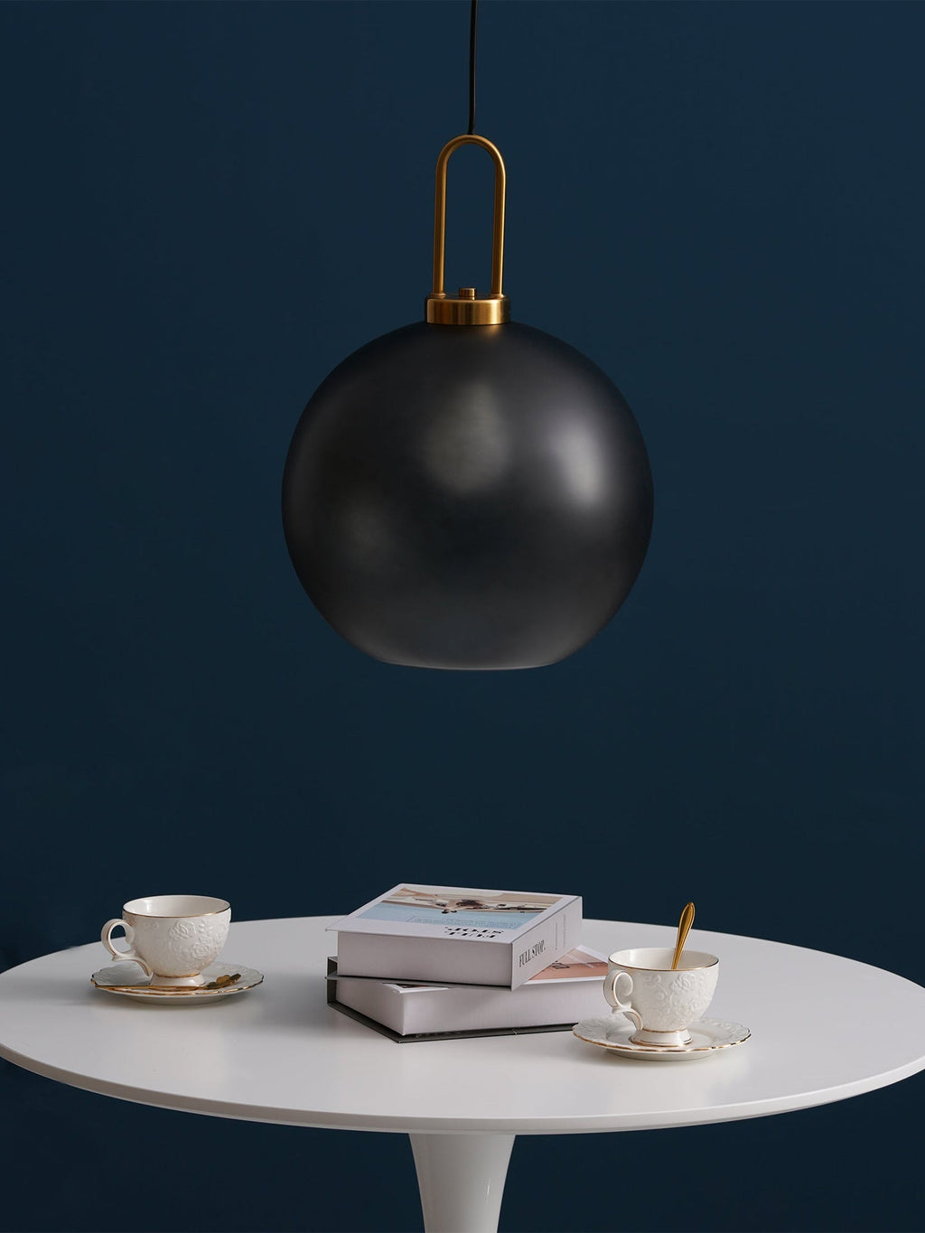 CAVENDISH GLEAMING GLASS PENDANT