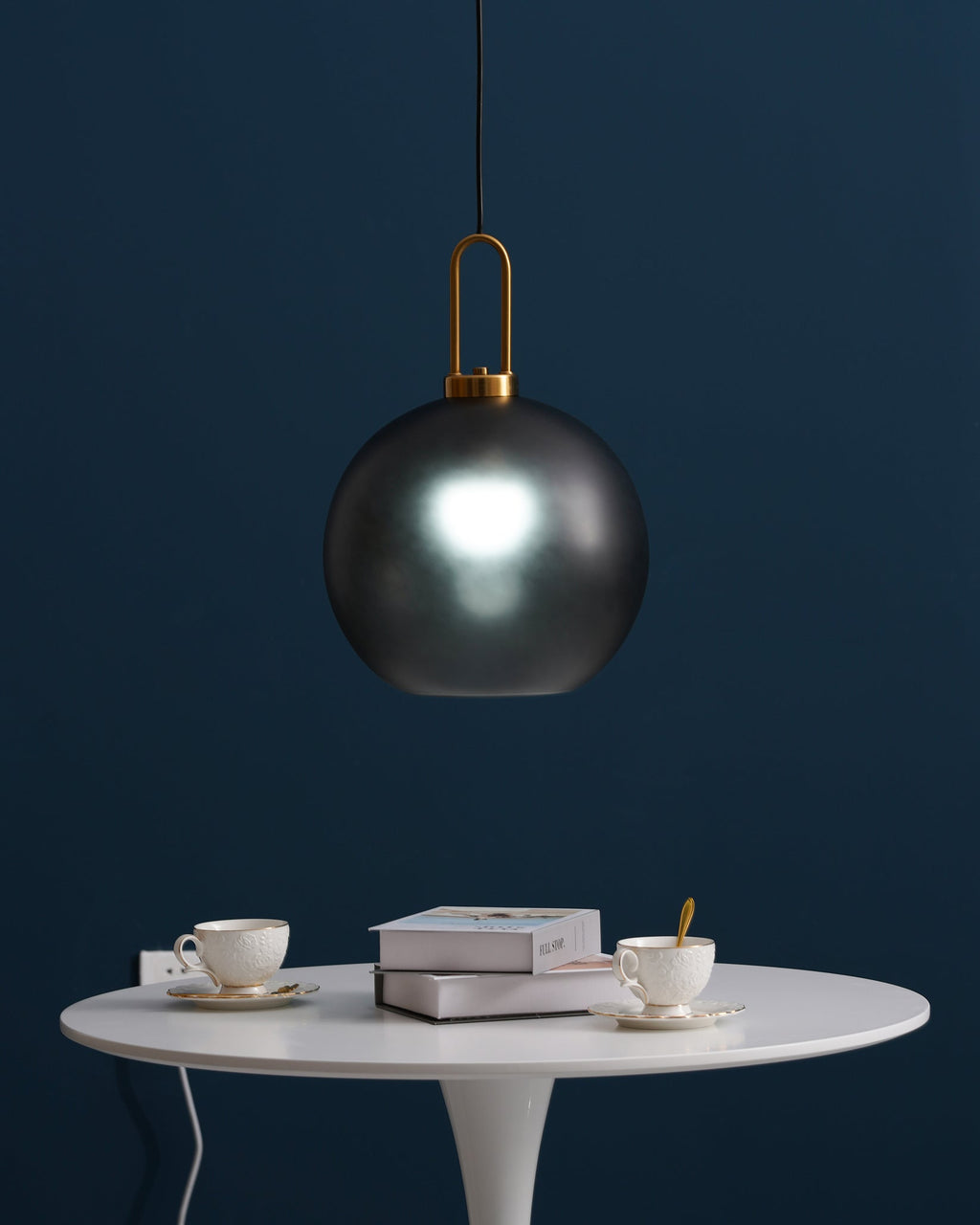 CAVENDISH GLEAMING GLASS PENDANT