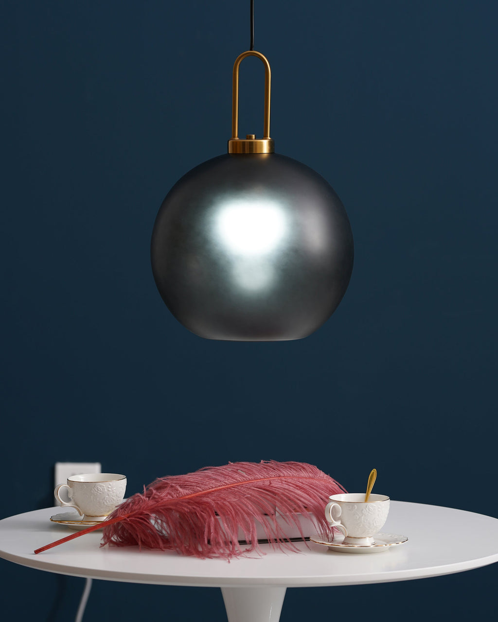 CAVENDISH GLEAMING GLASS PENDANT