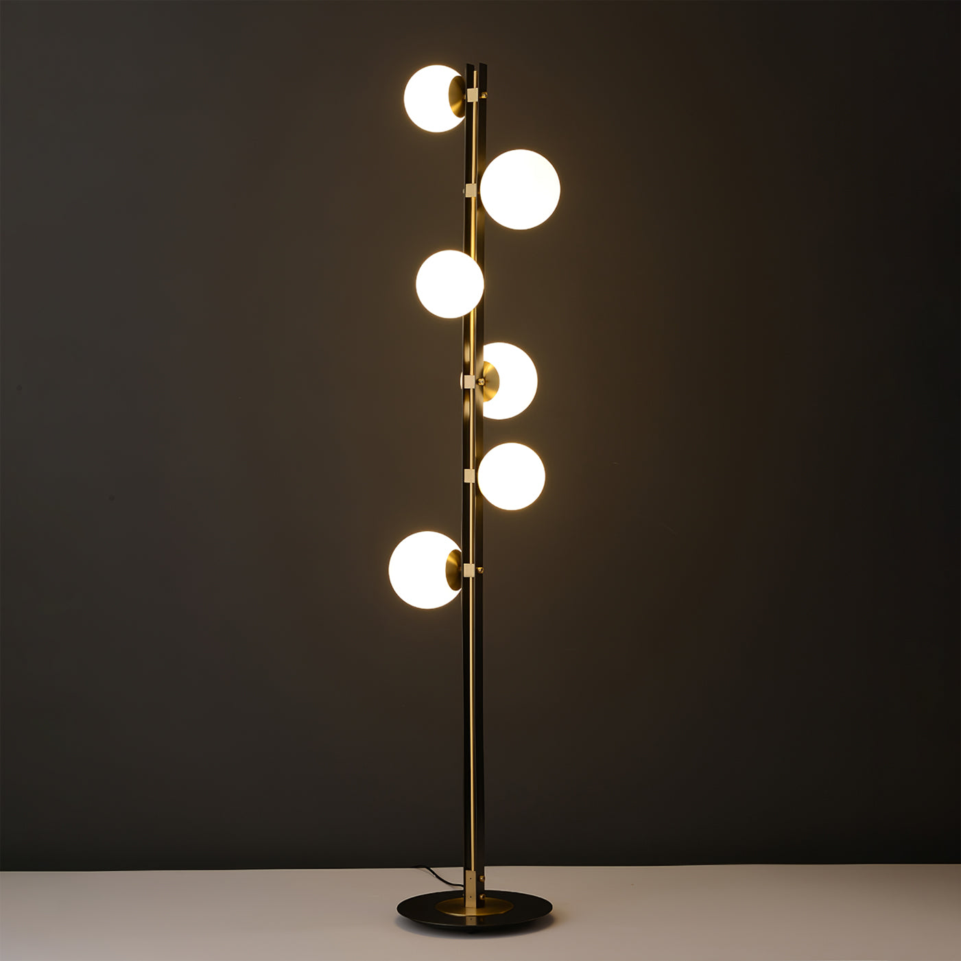 WINTHROP MID-CENTURY COLUMNAR LAMP