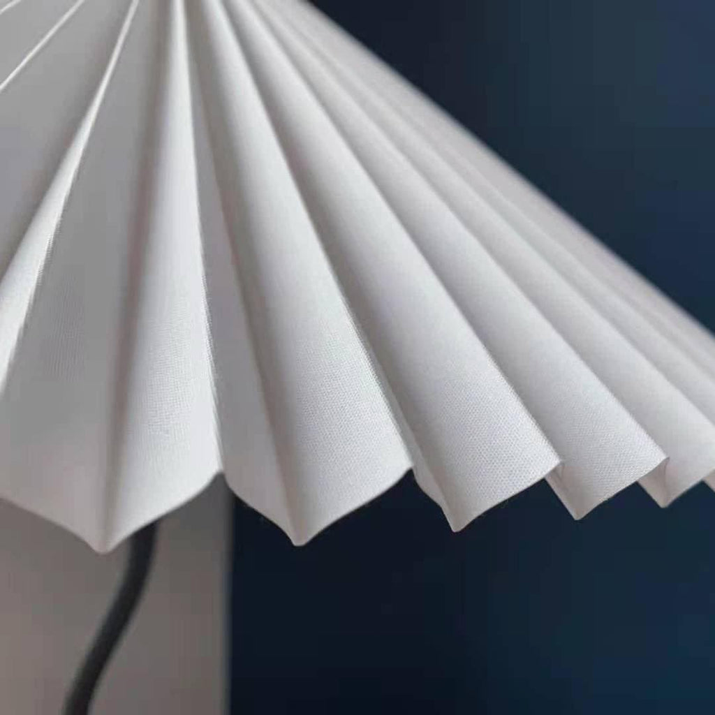 WINDSOR PLEAT TRIMMED ILLUMINATOR