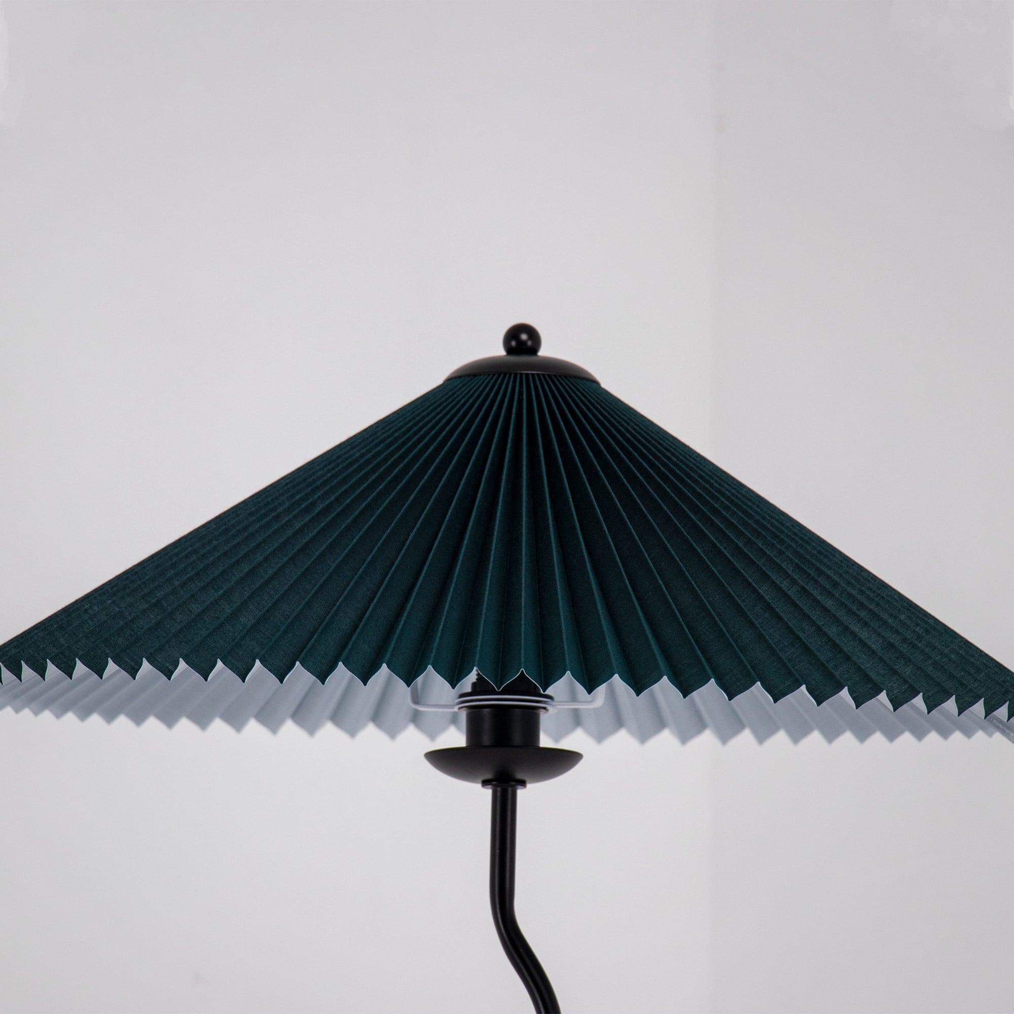 WINDSOR PLEAT TRIMMED ILLUMINATOR
