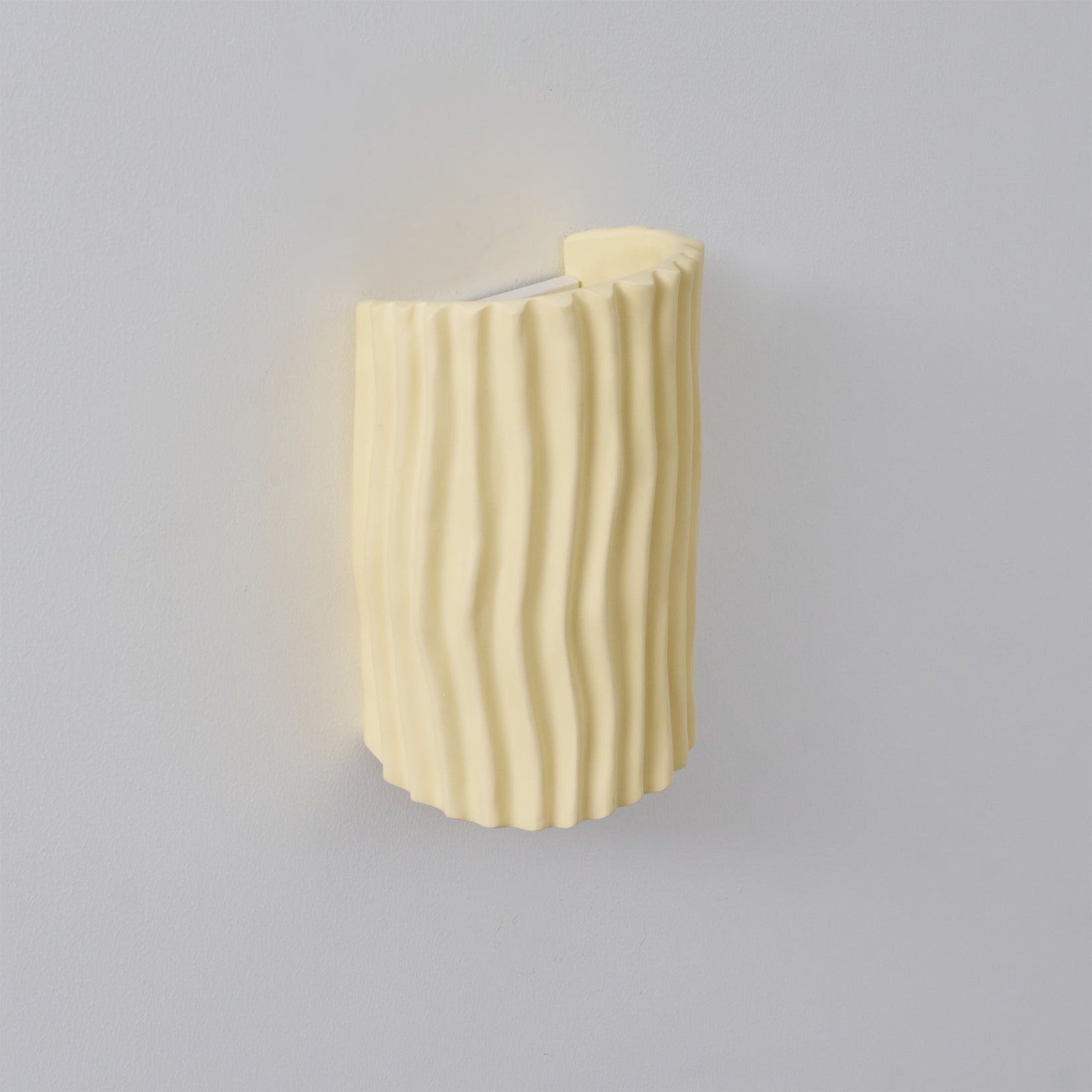 WINDSOR PLEATED RESIN ILLUMINATOR