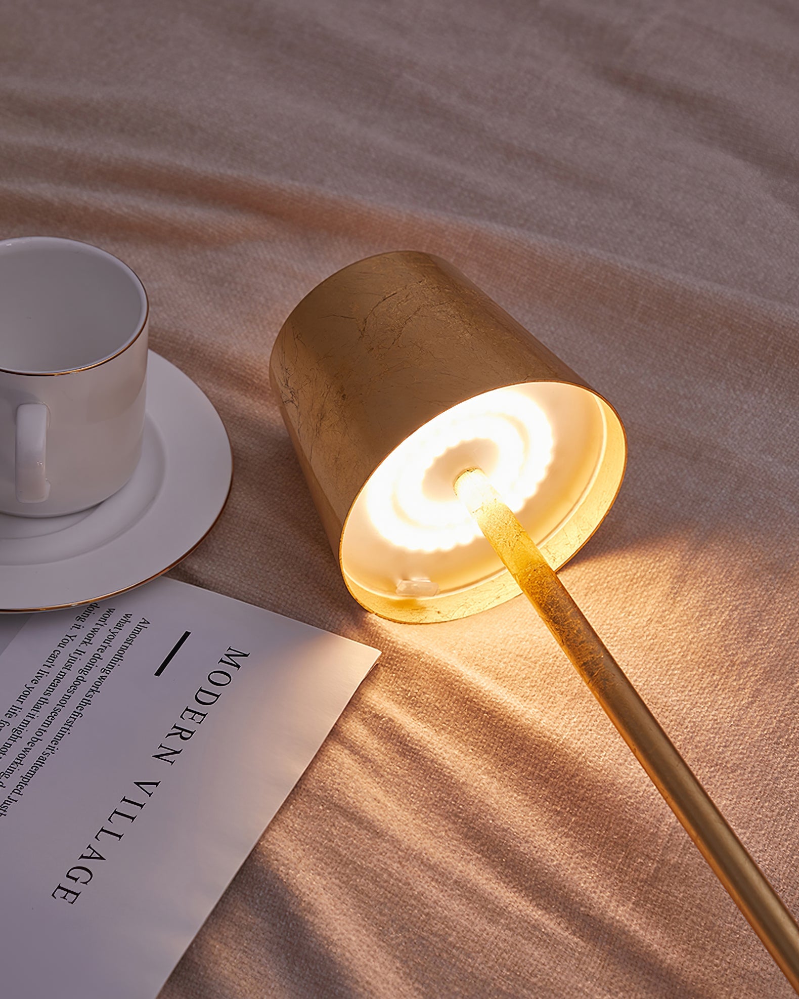 FARNWORTH PORTABLE ILLUMINATION LAMP