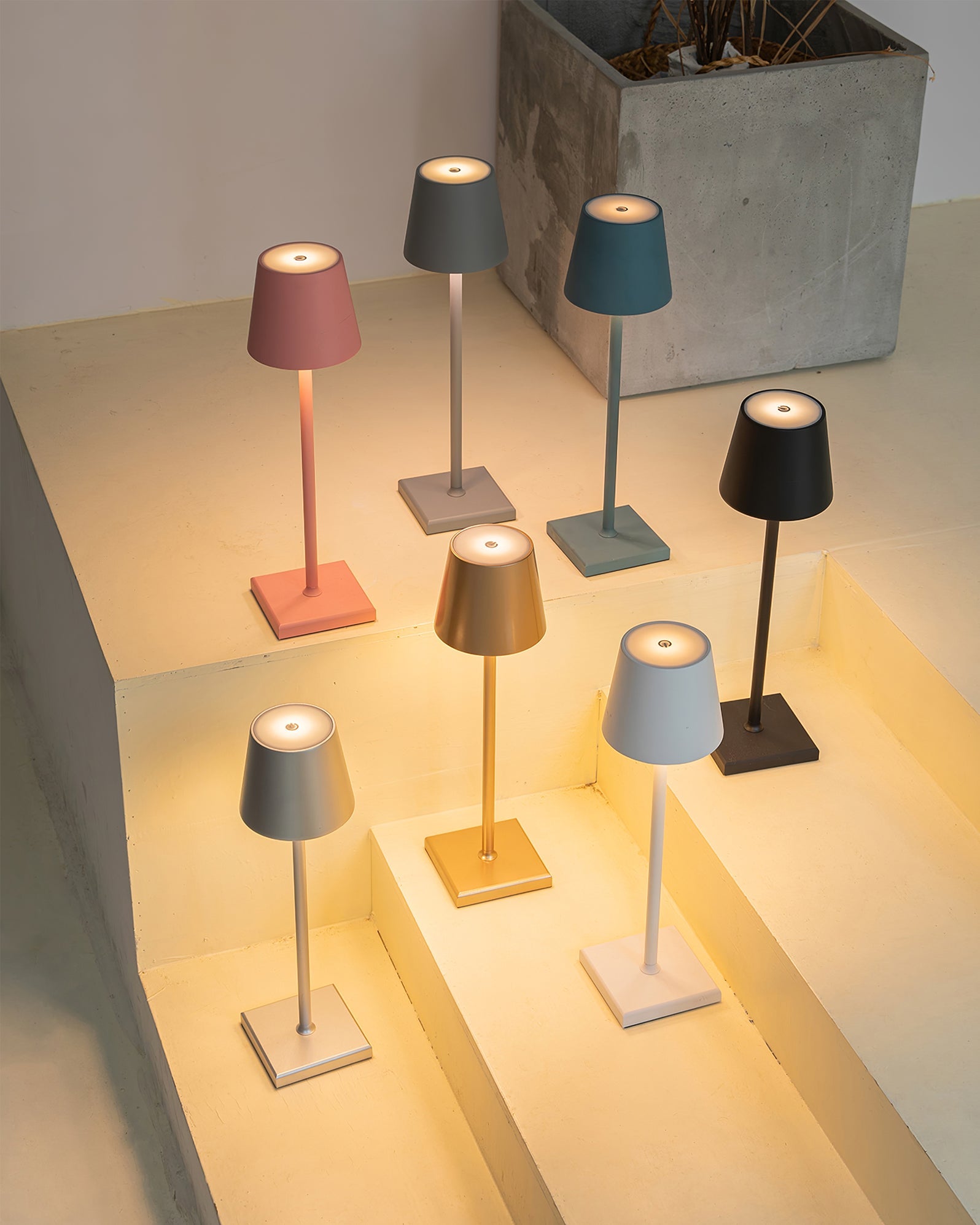 FARNWORTH PORTABLE ILLUMINATION LAMP