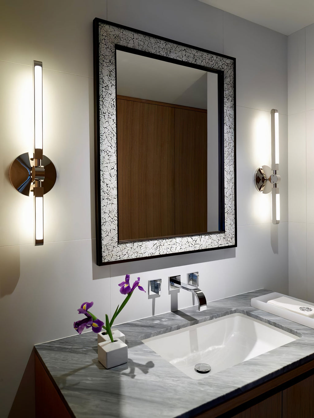 Winthrop Linear Glow Wall Sconce