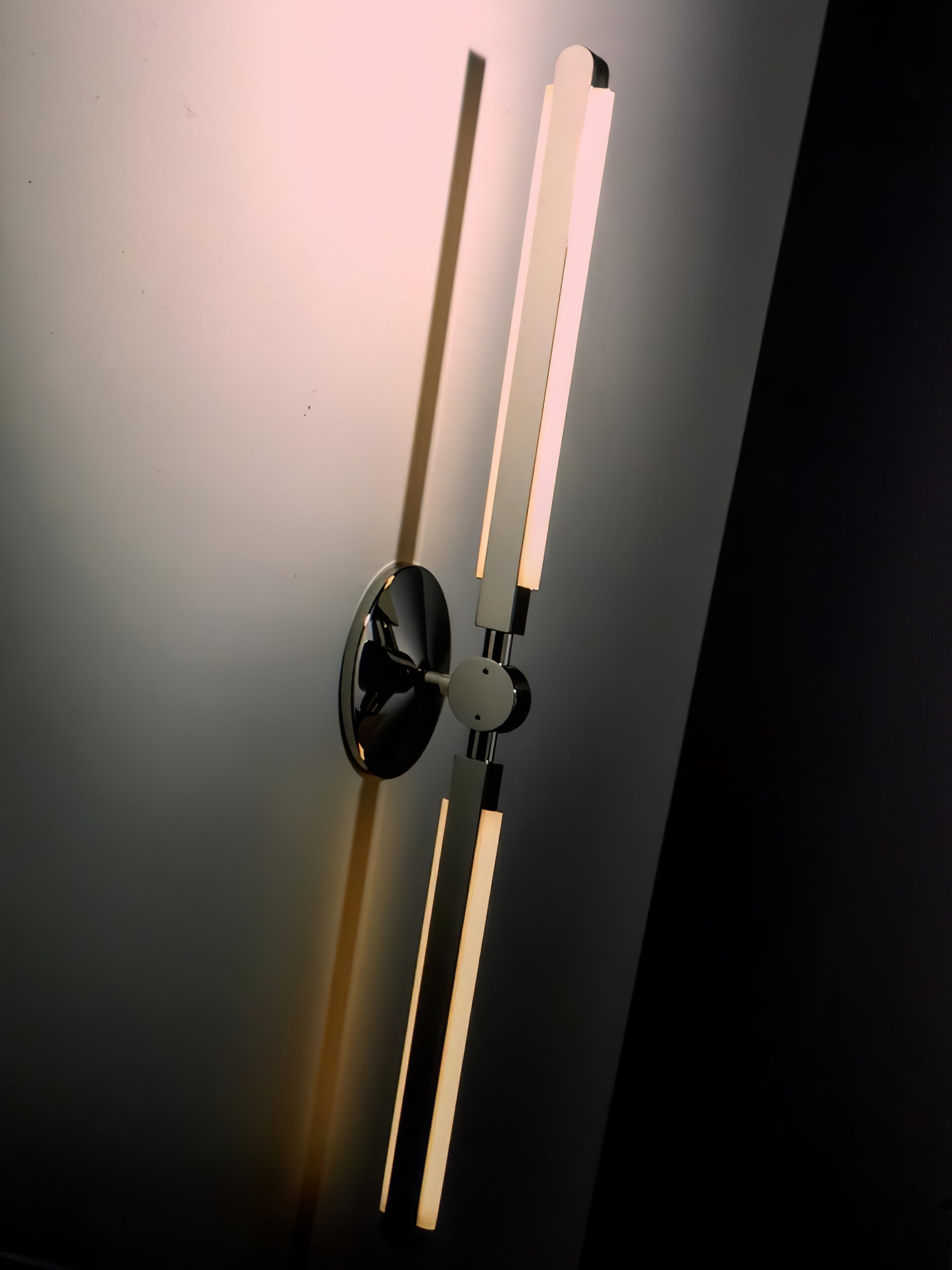 Winthrop Linear Glow Wall Sconce