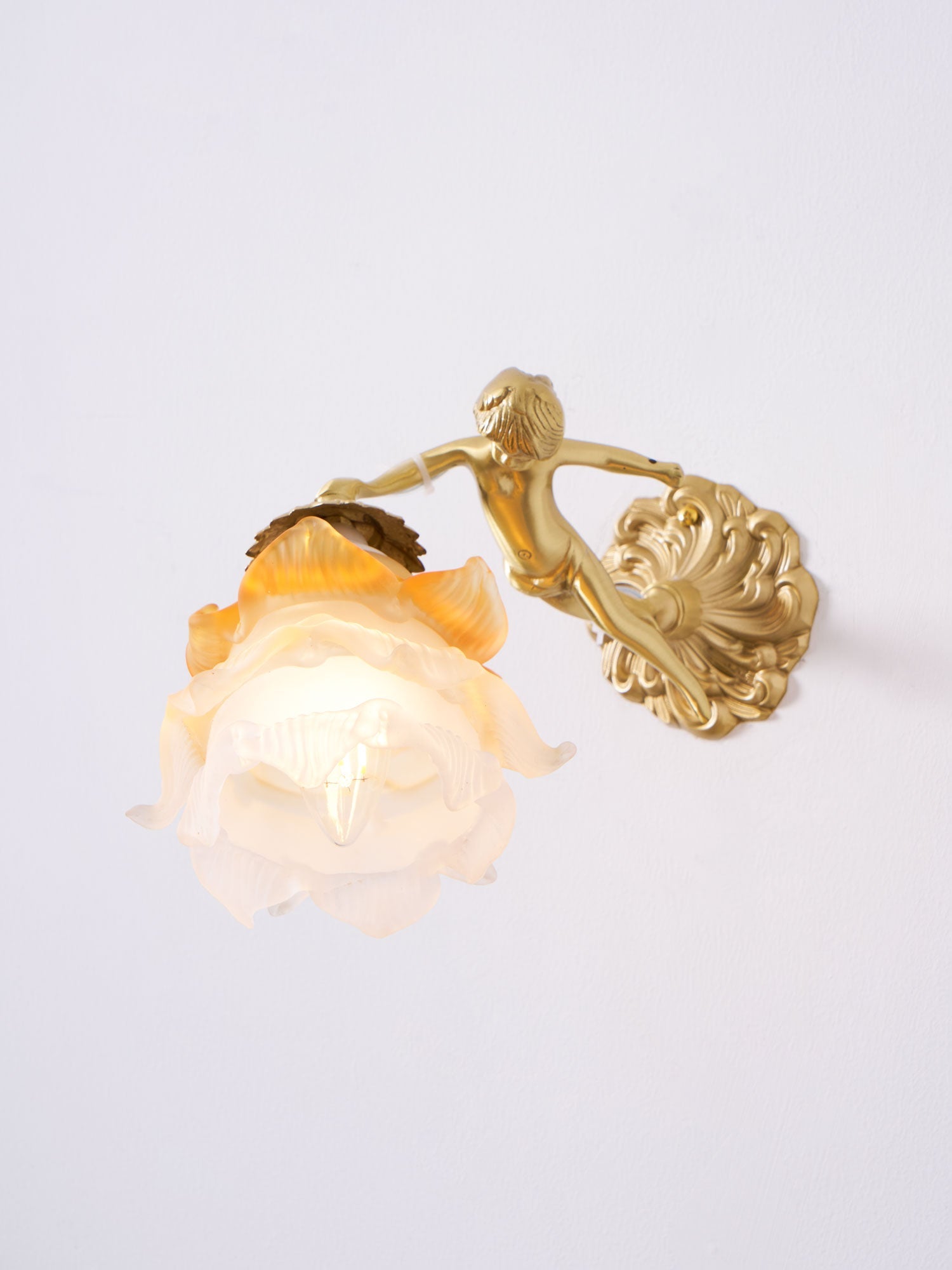 WINDSOR PUTTI BRASS WALL SCONCE