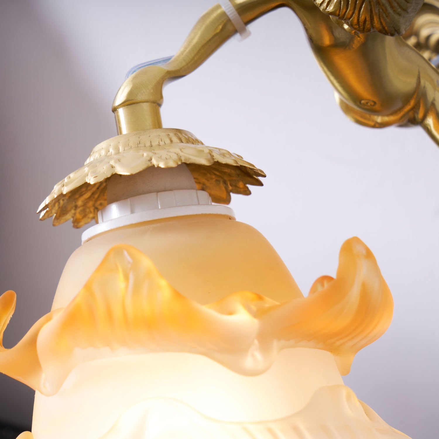 WINDSOR PUTTI BRASS WALL SCONCE