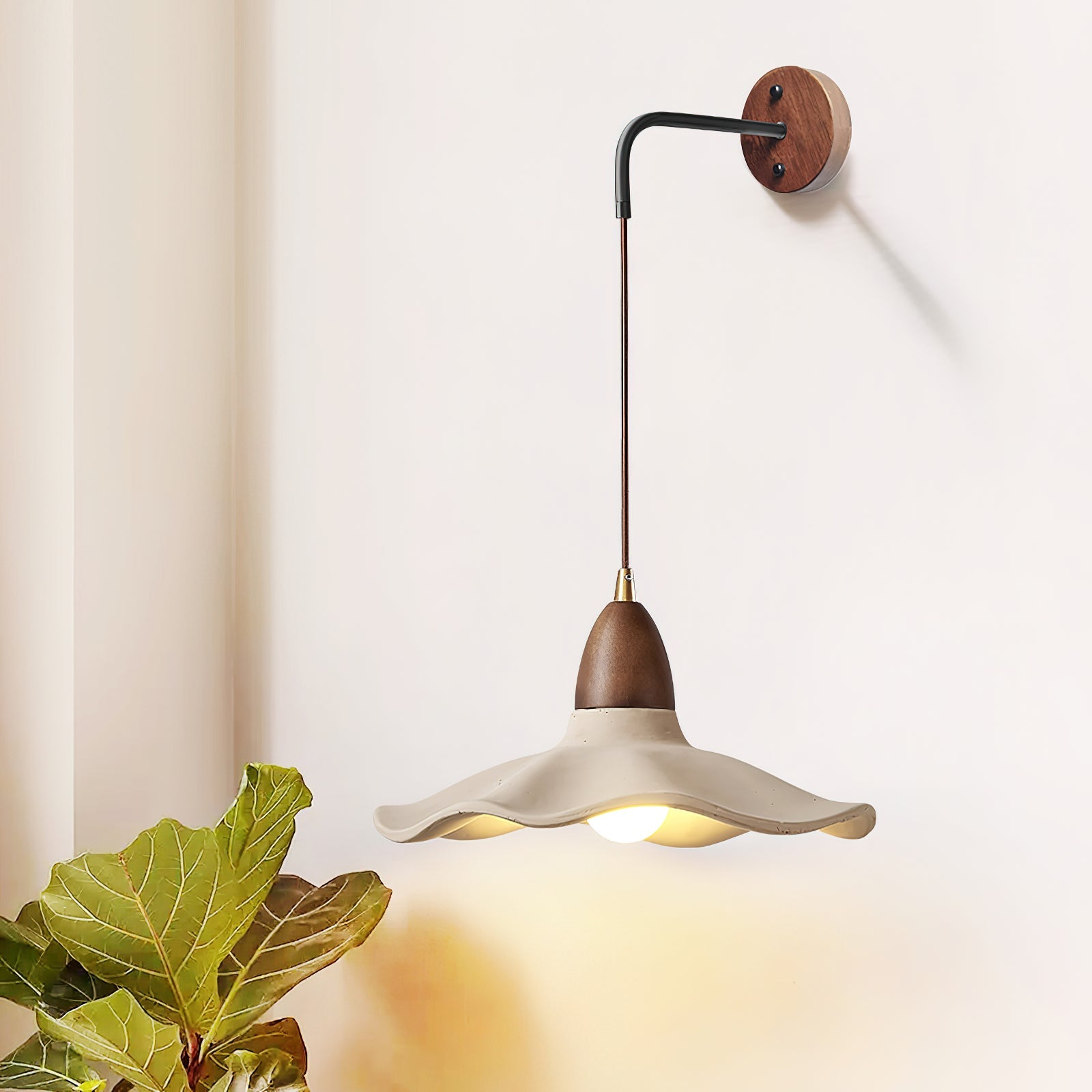 WINTHROP AMBER GLASS WALL SCONCE