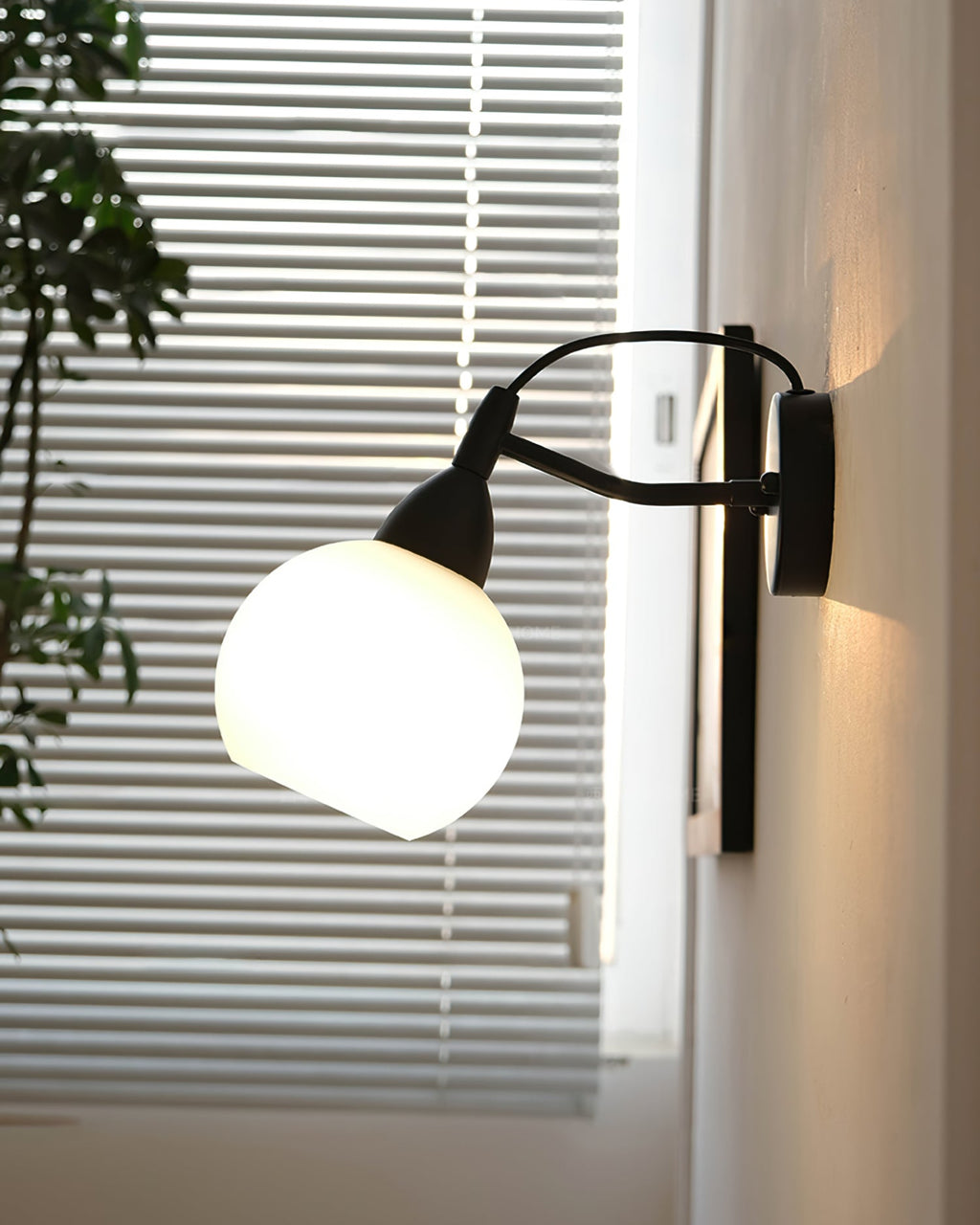 FENWICK GLOWING HORIZON WALL SCONCE