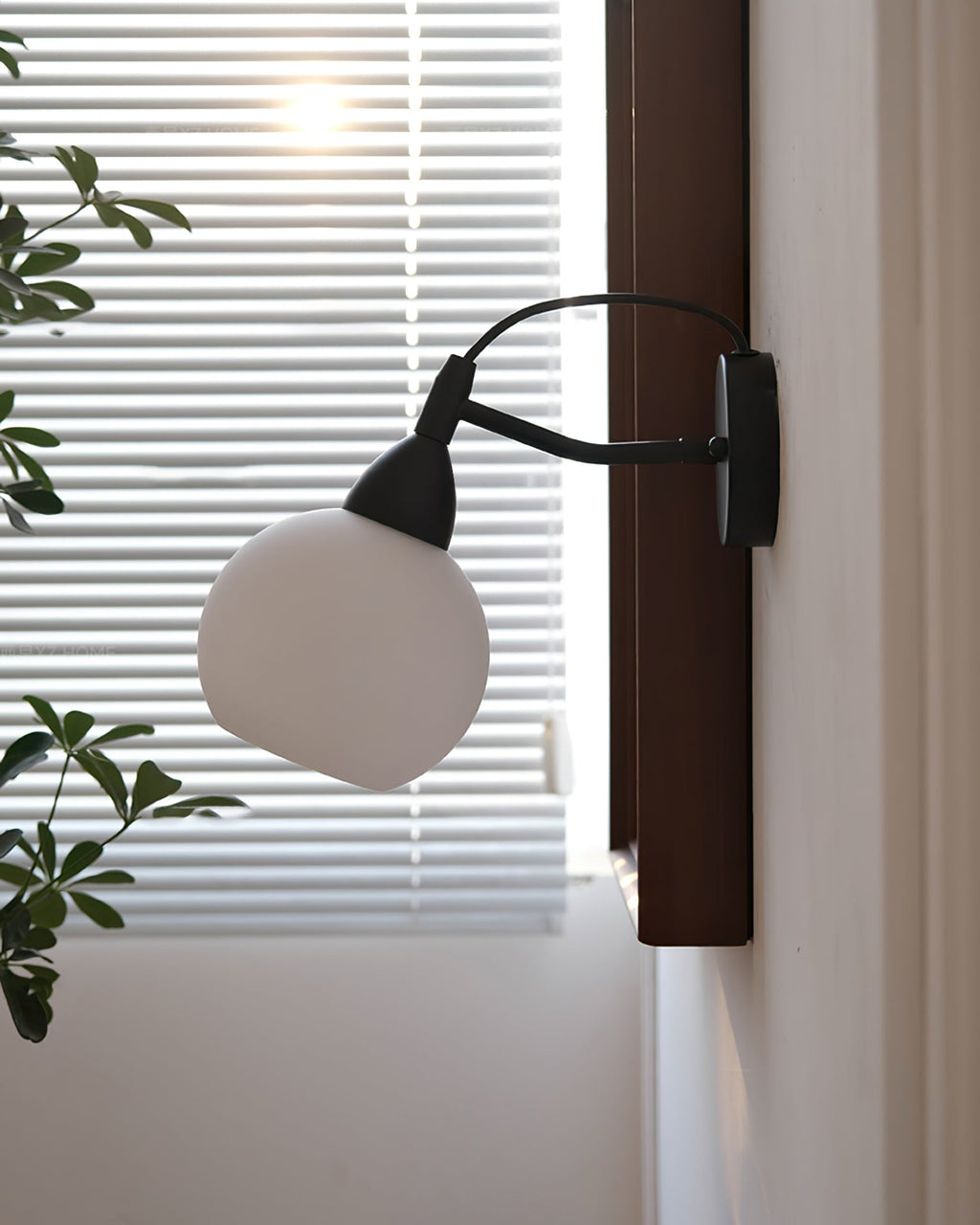 FENWICK GLOWING HORIZON WALL SCONCE