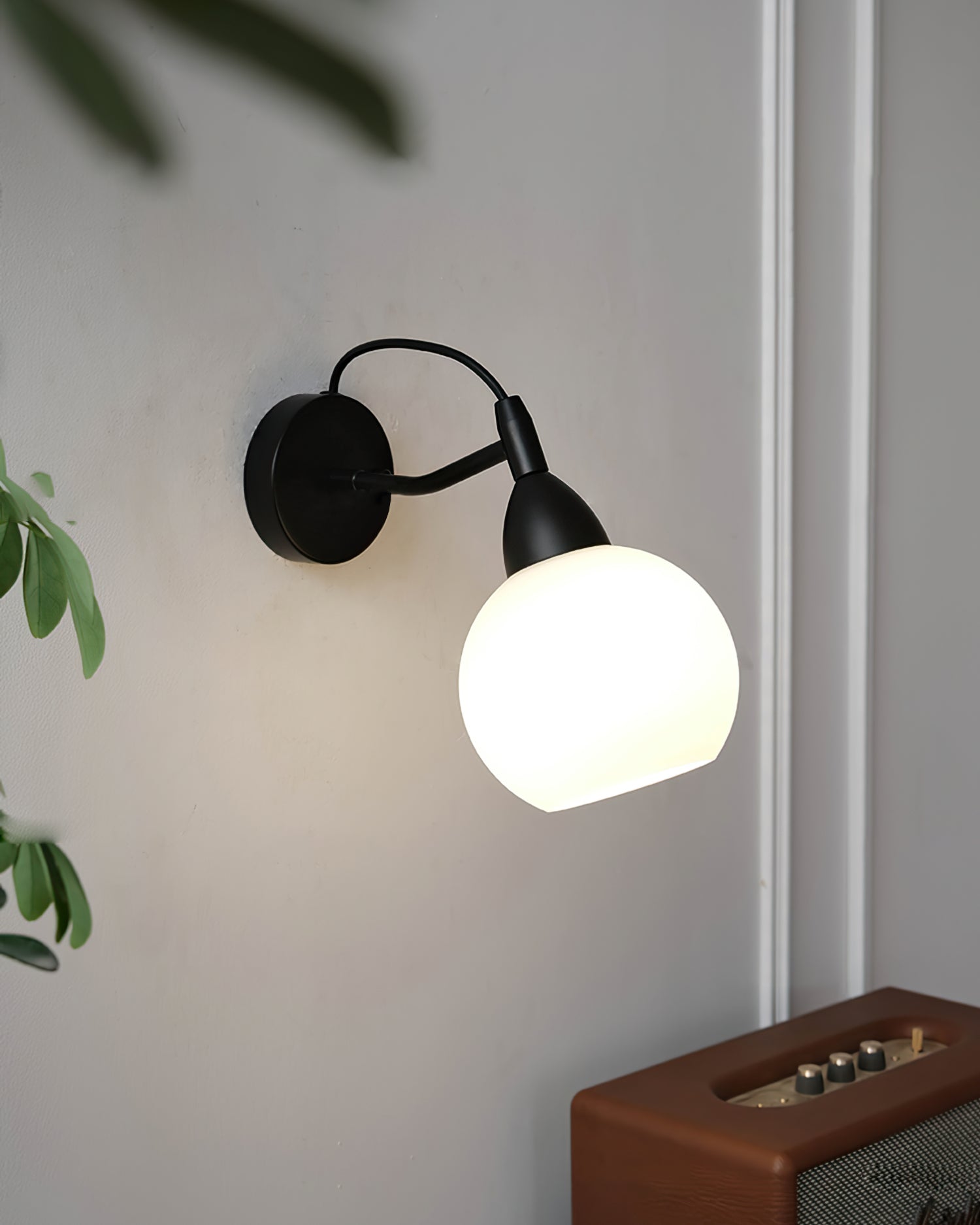FENWICK GLOWING HORIZON WALL SCONCE