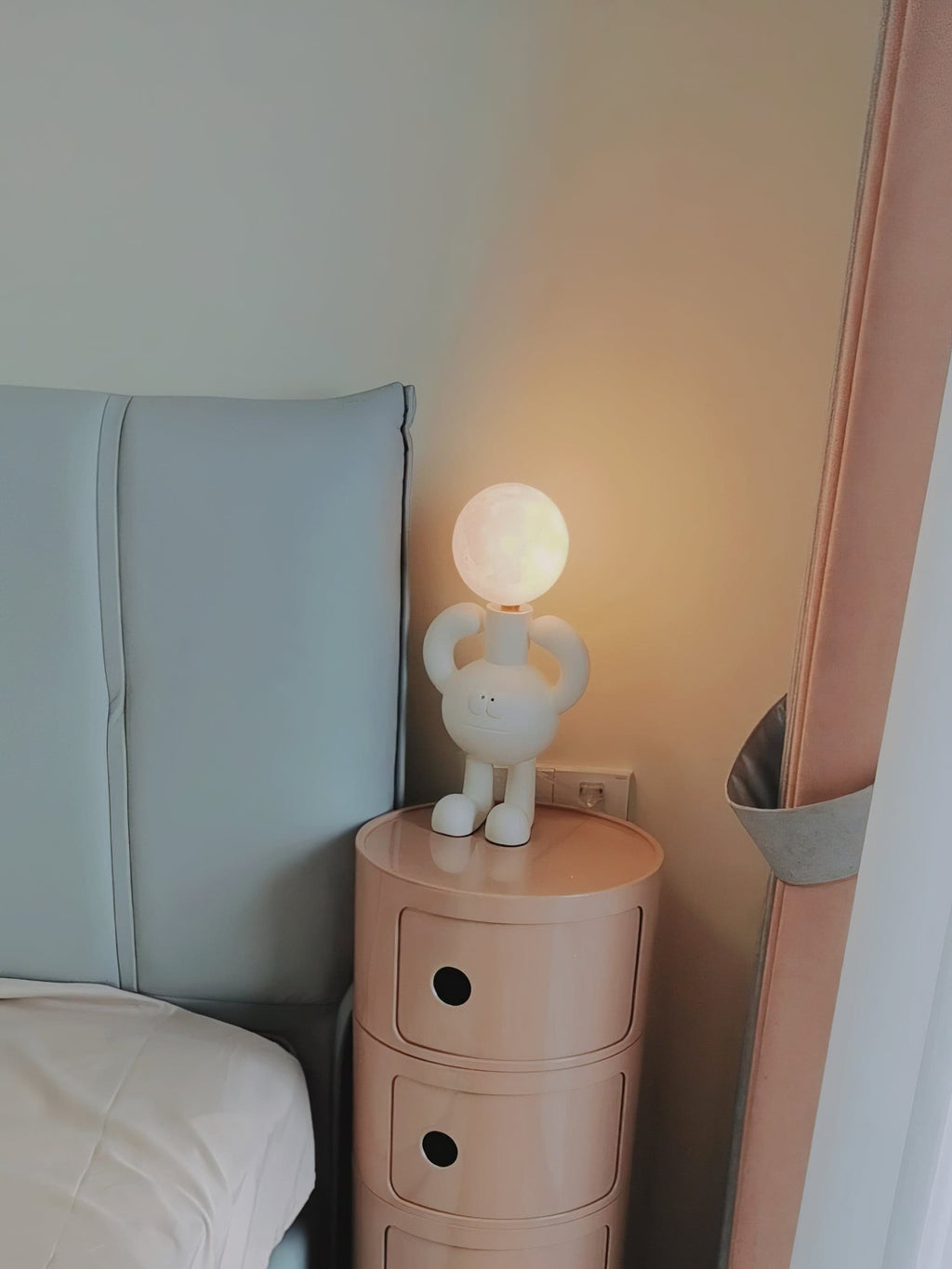 BRADSHAW MECHANICAL GLOW TABLE LANTERN