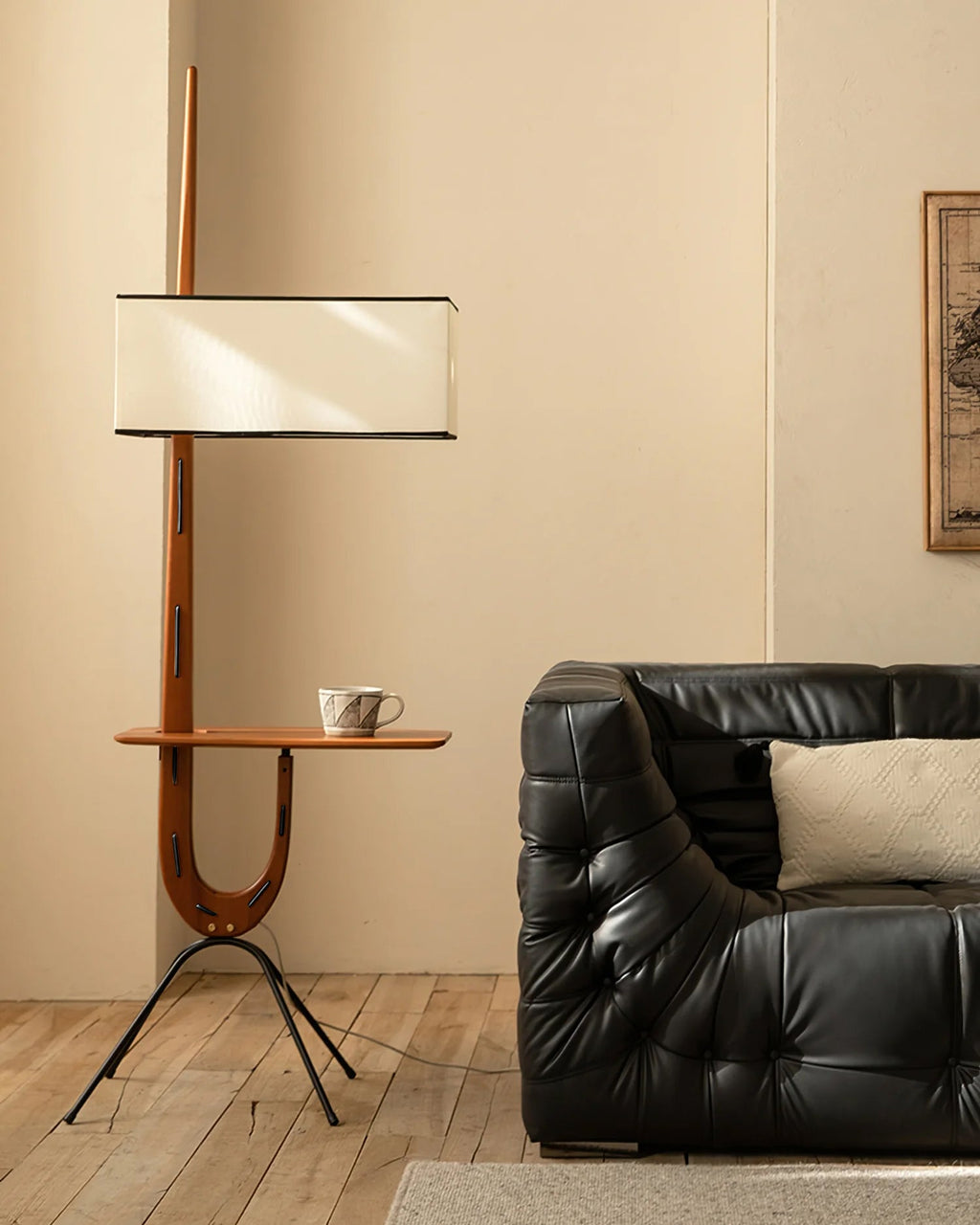 FELTHAM HEIGHTENED GIRAFFE ILLUMINATION LAMP