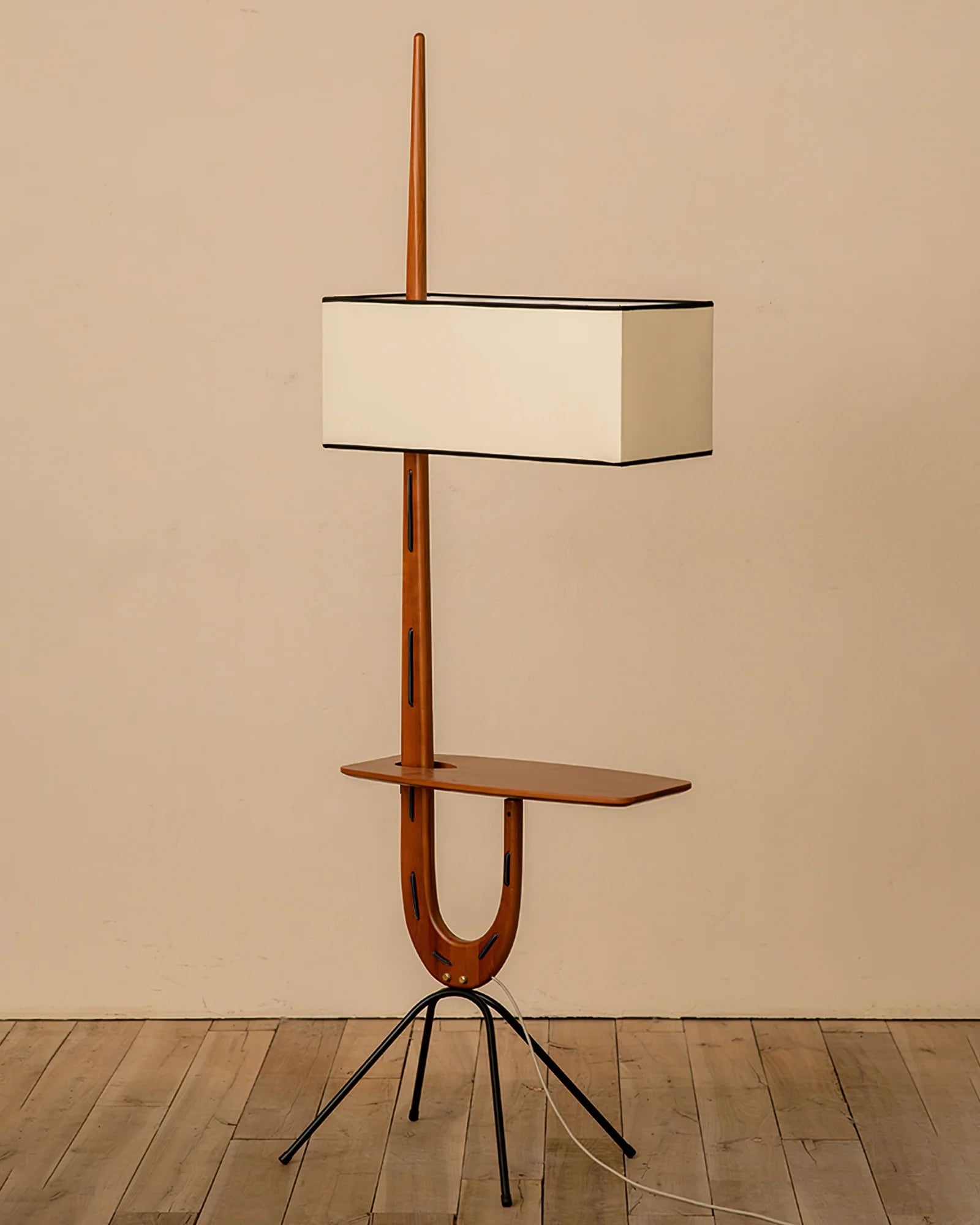 FELTHAM HEIGHTENED GIRAFFE ILLUMINATION LAMP