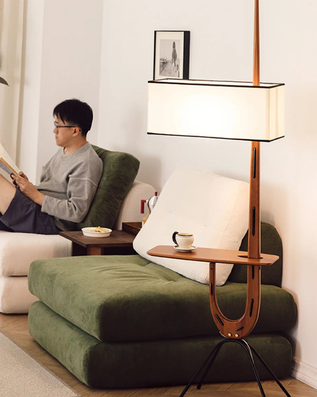 FELTHAM HEIGHTENED GIRAFFE ILLUMINATION LAMP
