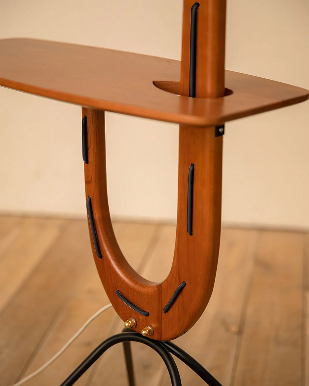 FELTHAM HEIGHTENED GIRAFFE ILLUMINATION LAMP