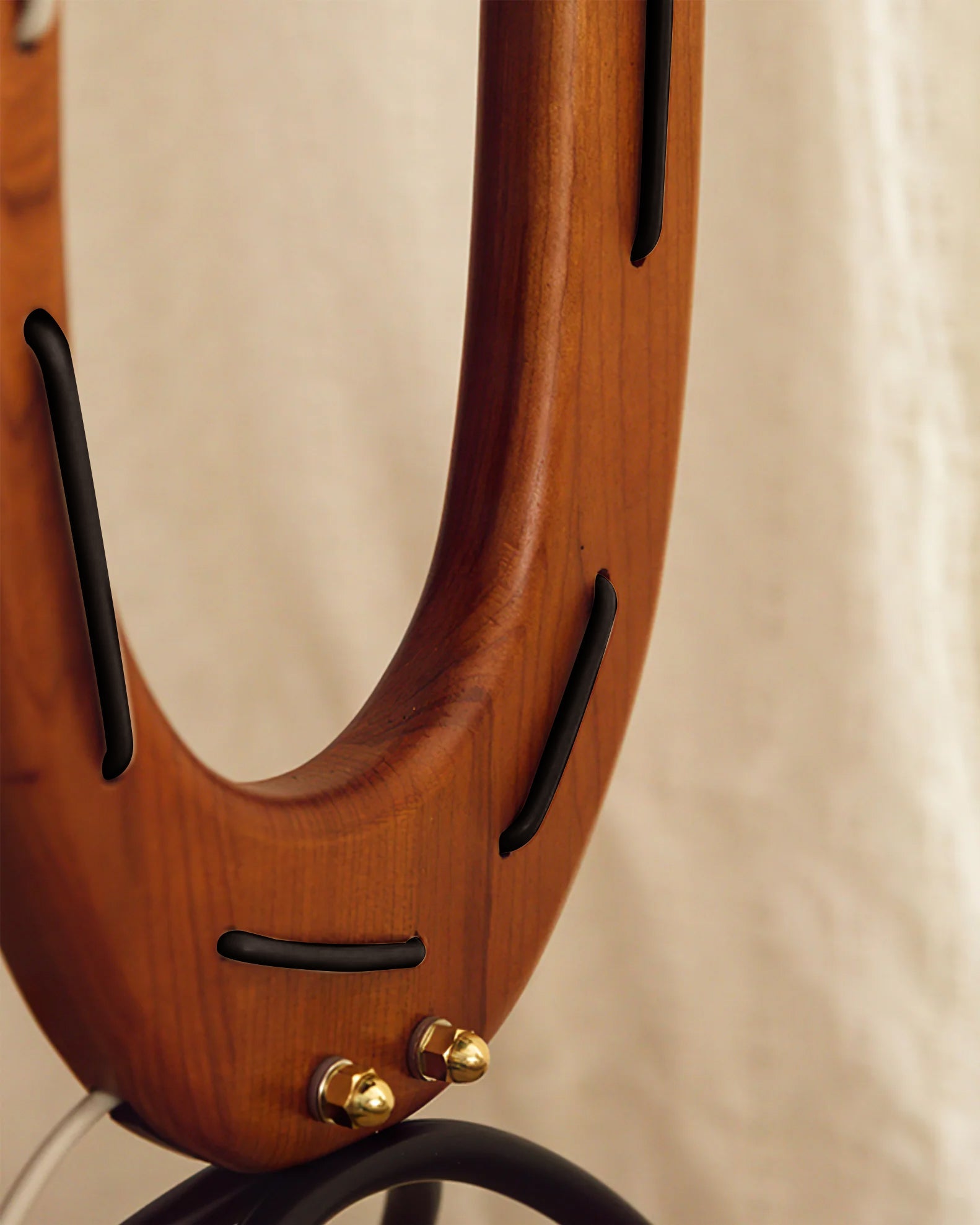 FELTHAM HEIGHTENED GIRAFFE ILLUMINATION LAMP