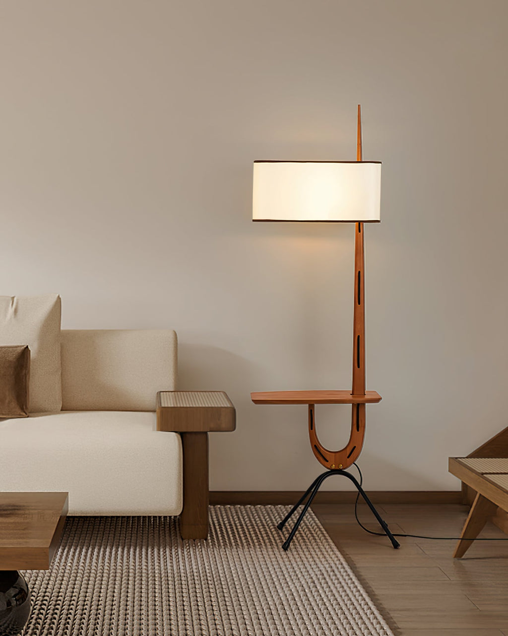 FELTHAM HEIGHTENED GIRAFFE ILLUMINATION LAMP