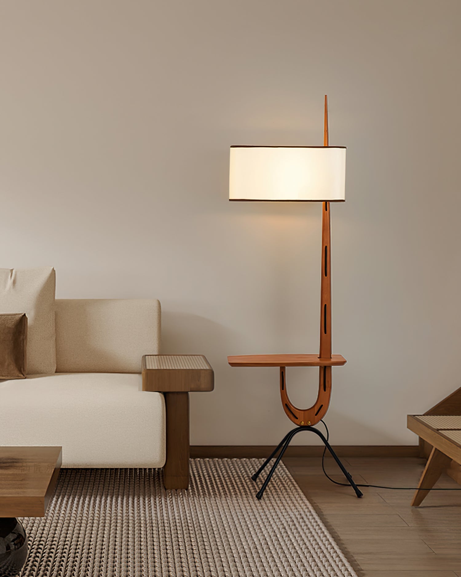 FELTHAM HEIGHTENED GIRAFFE ILLUMINATION LAMP