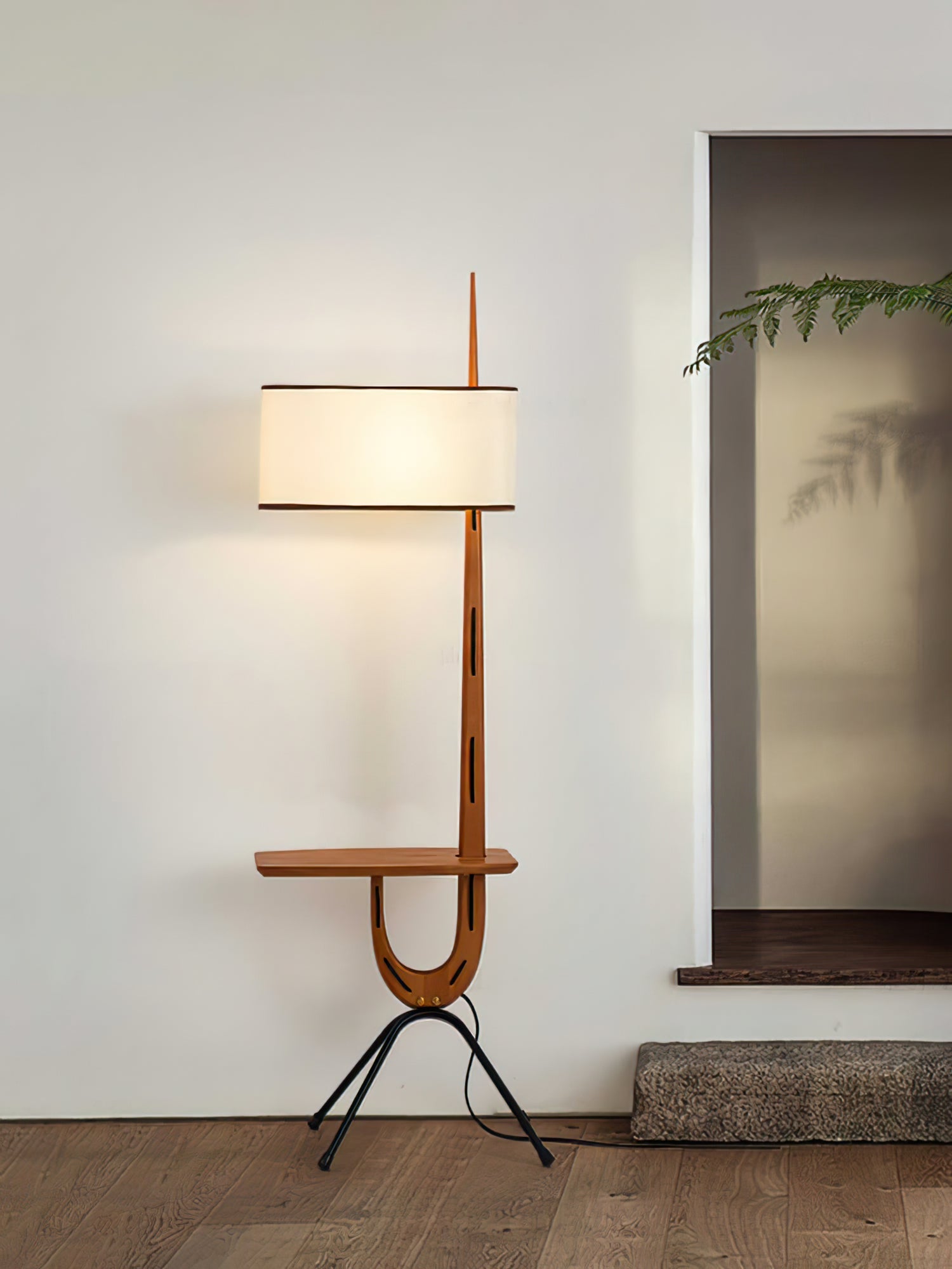 FELTHAM HEIGHTENED GIRAFFE ILLUMINATION LAMP