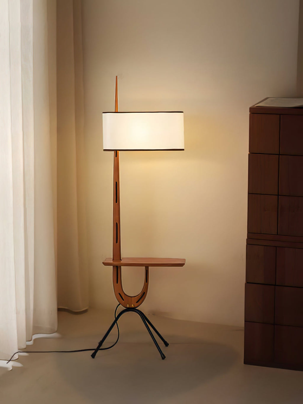 FELTHAM HEIGHTENED GIRAFFE ILLUMINATION LAMP