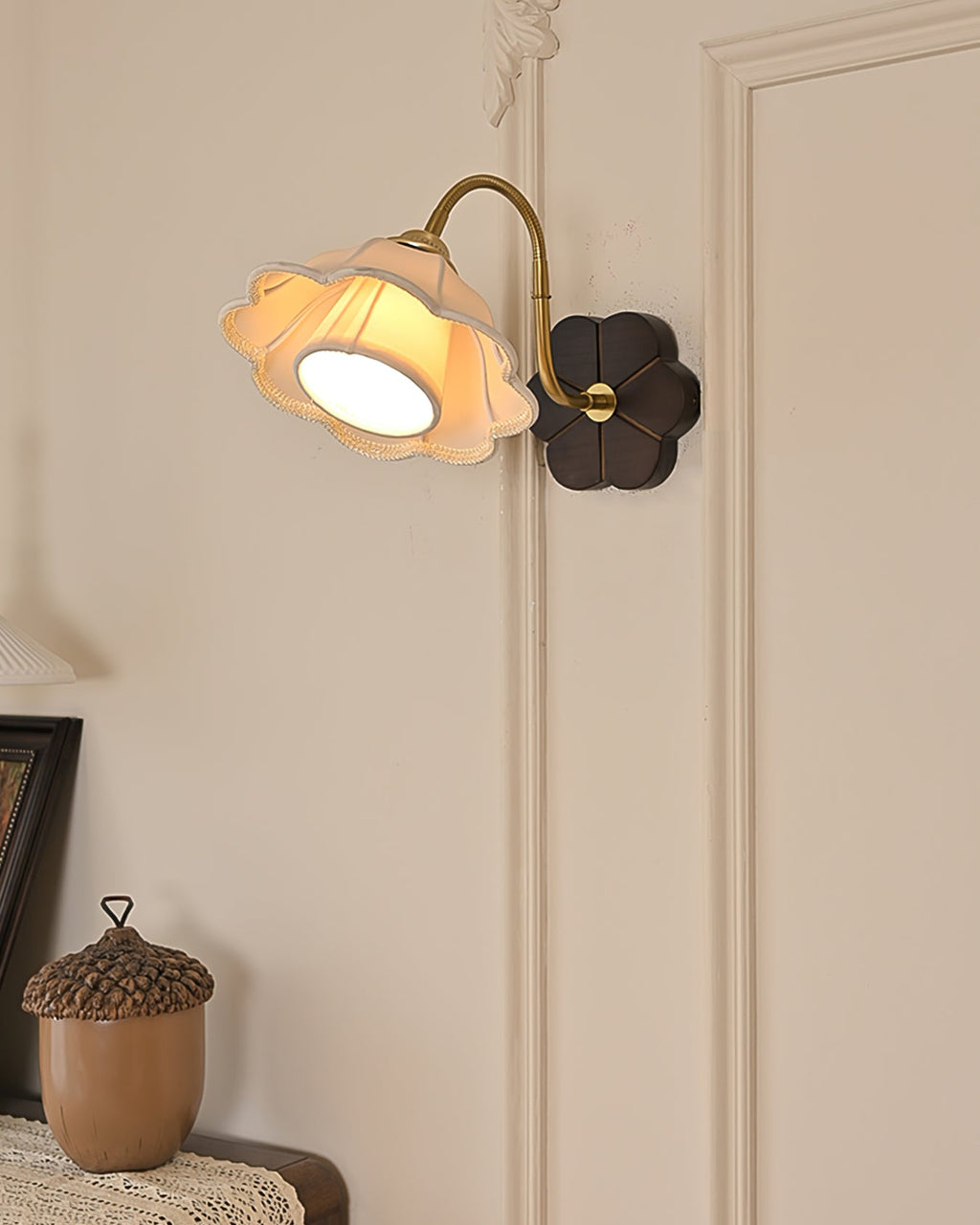 CHARLESTON FLORAL EMBELLISHED WALL SCONCE